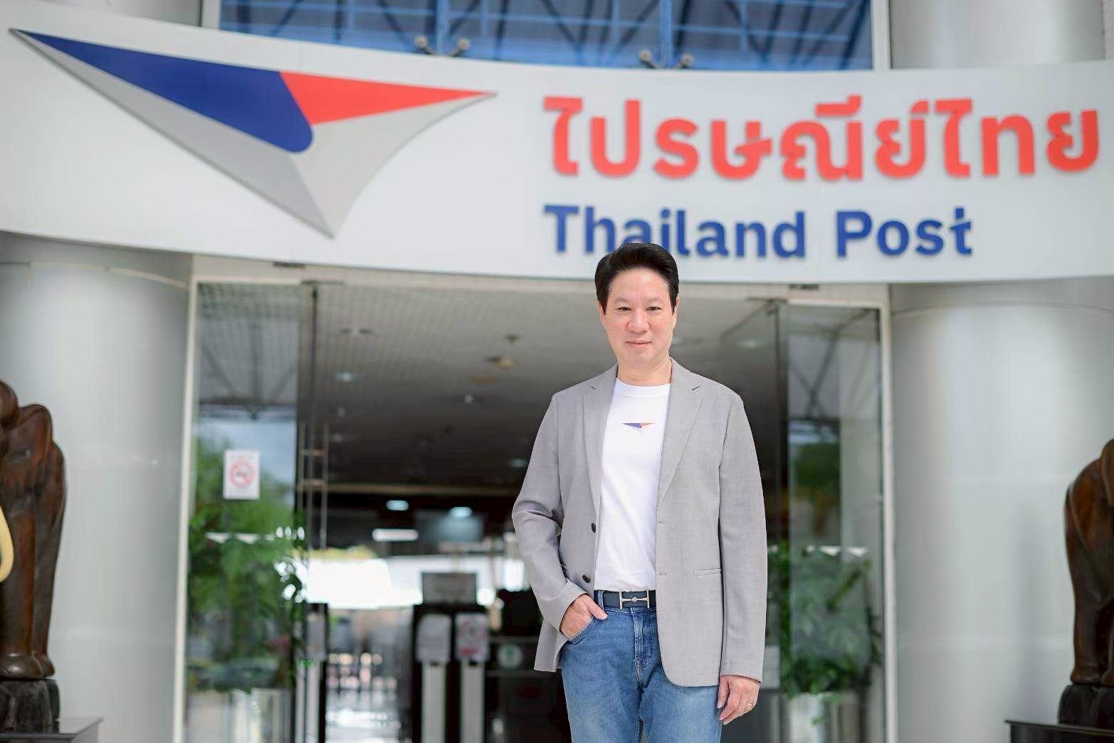ดร.ดนันท์ สุภัทรพันธุ์ ประธานเจ้าหน้าที่บริหารและกรรมการผู้จัดการใหญ่ บริษัท ไปรษณีย์ไทย จำกัด