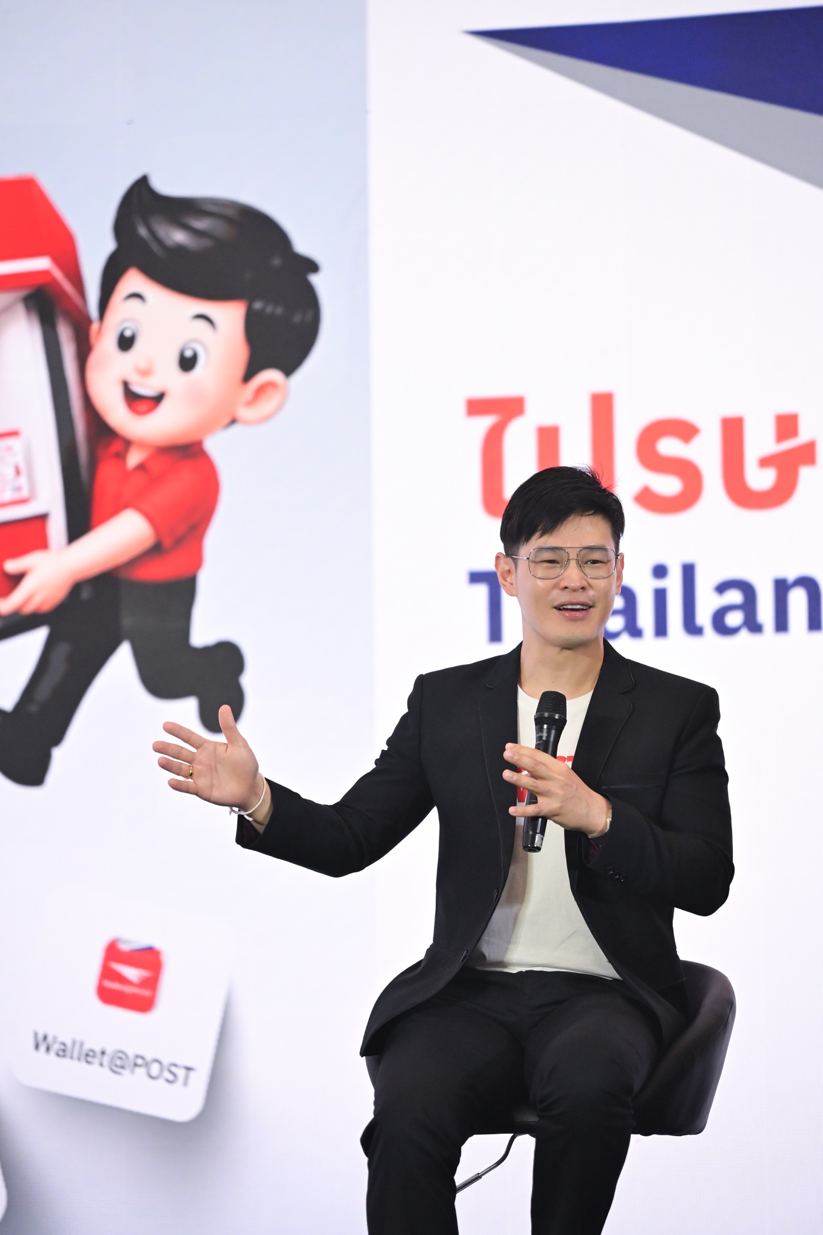 ผศ.ดร.เอกก์ ภทรธนกุล กรรมการและประธานกรรมการบริหาร บริษัท ไปรษณีย์ไทย จำกัด