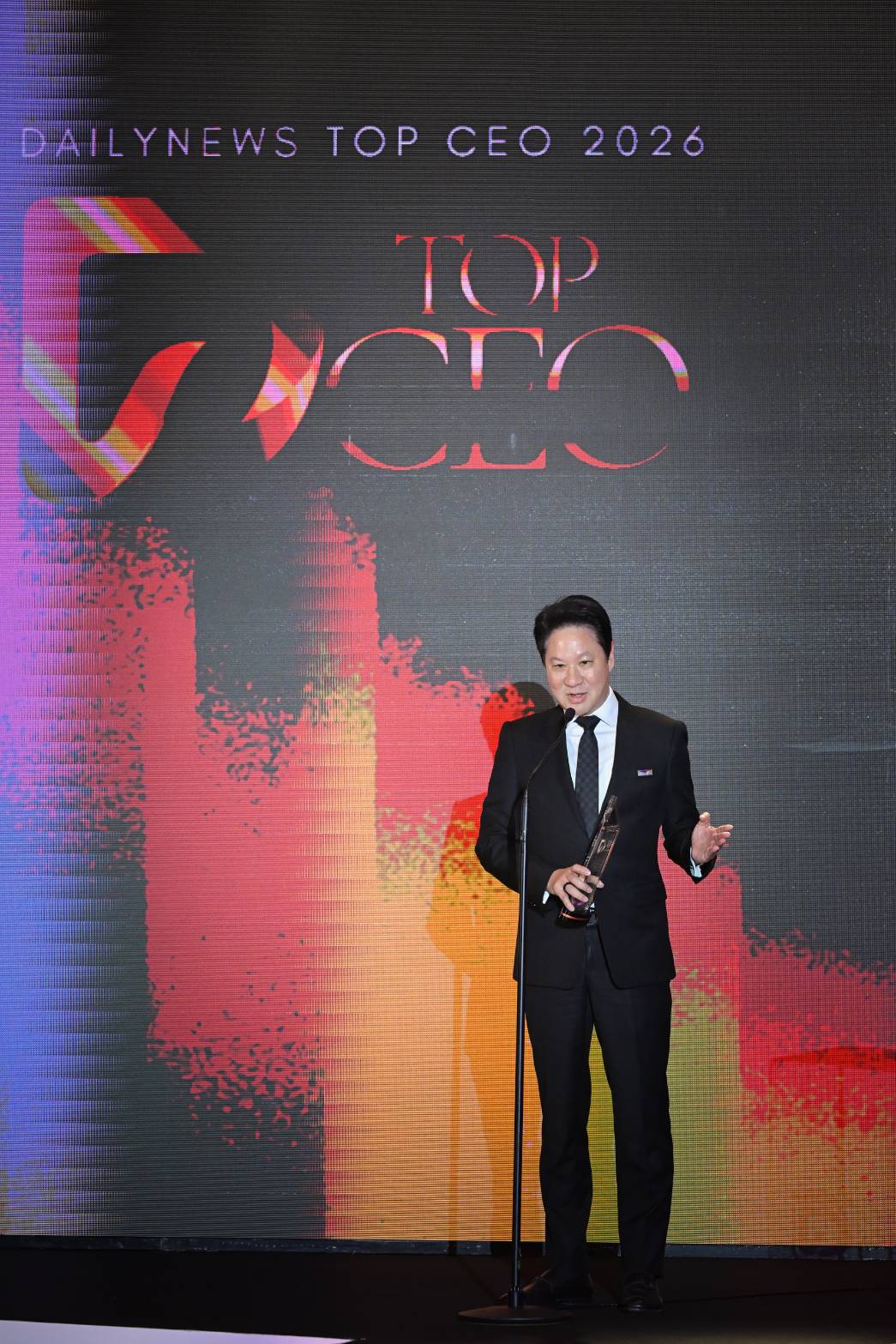 ดร.ดนันท์ สุภัทรพันธุ์ รับรางวัล DAILYNEWS TOP CEO 2026