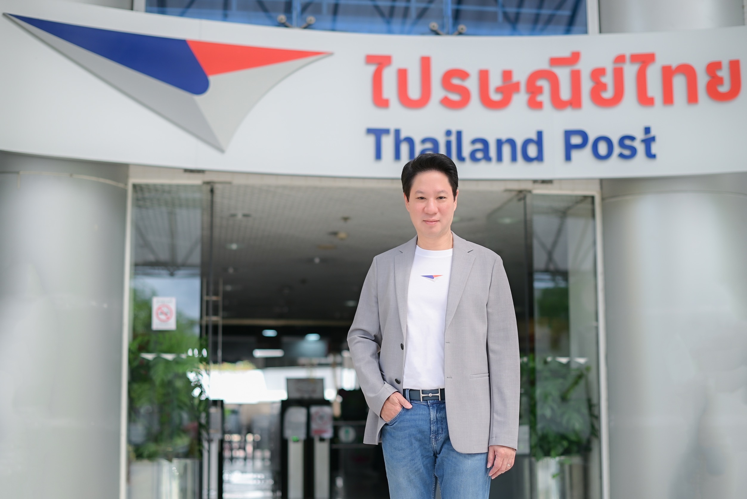 ดร.ดนันท์ สุภัทรพันธุ์ ประธานเจ้าหน้าที่บริหารและกรรมการผู้จัดการใหญ่ บริษัท ไปรษณีย์ไทย จำกัด