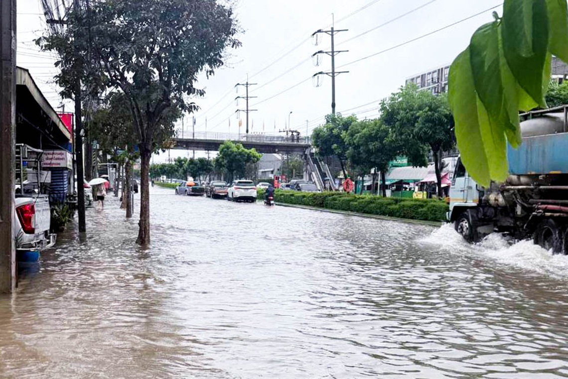 ภาพน้ำท่วมขังในเขตชุมชนเมือง
