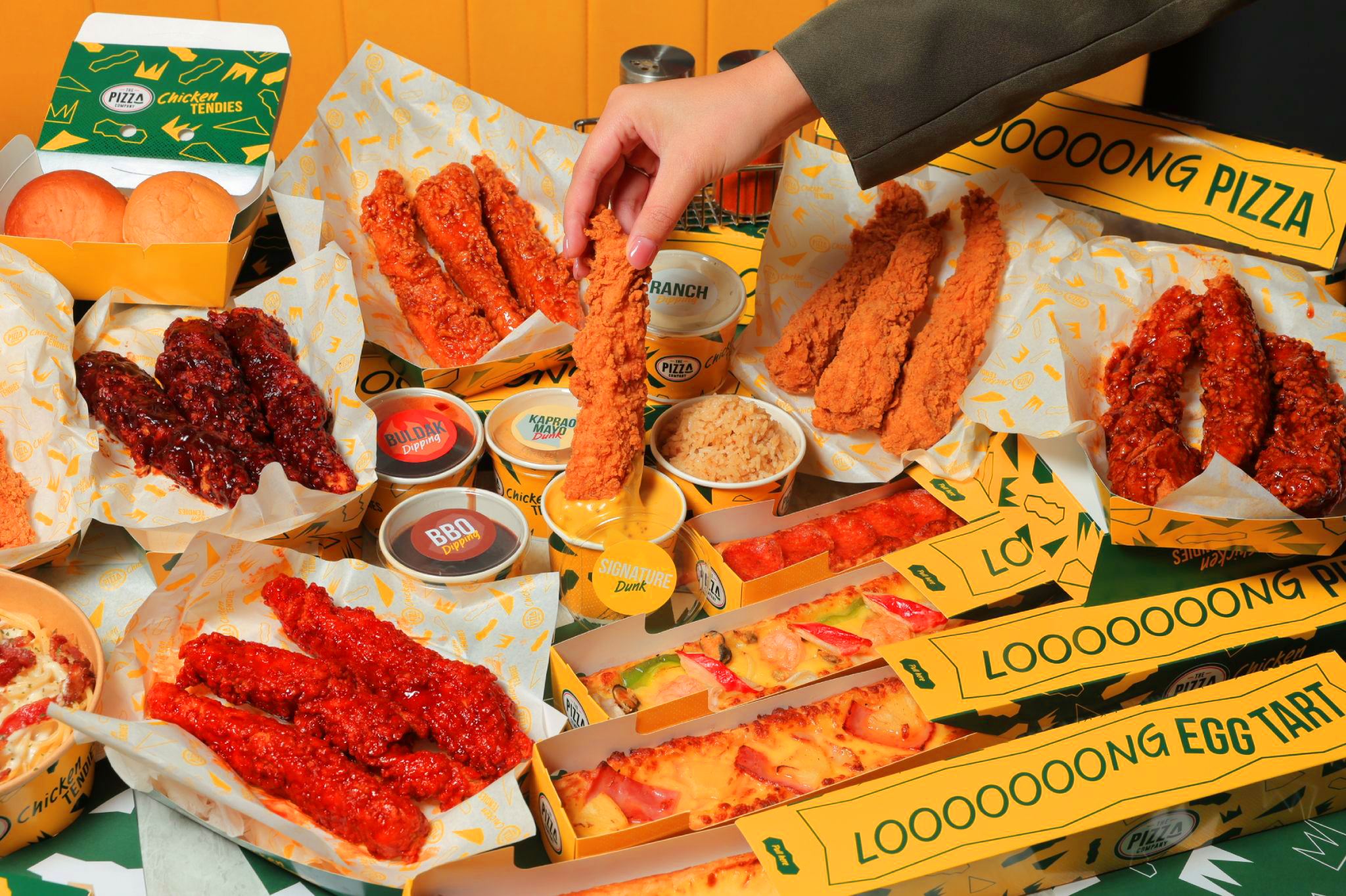 ภาพโปรโมตเดอะ พิซซ่า คอมปะนี แคมเปญ LONGZILLA