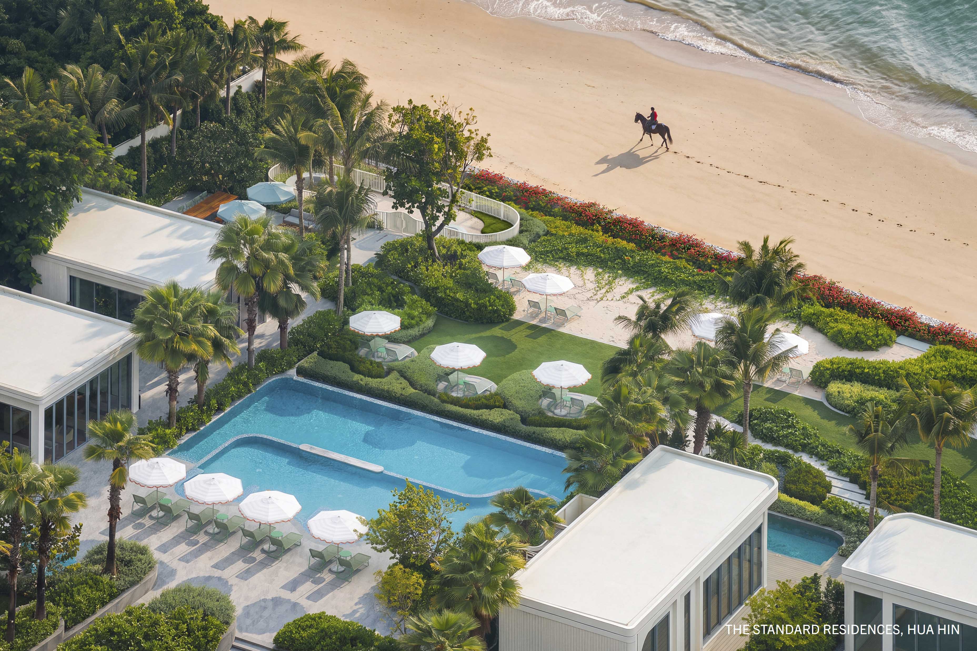 บรรยากาศชายหาดและโครงการ The Standard Residences, Hua Hin