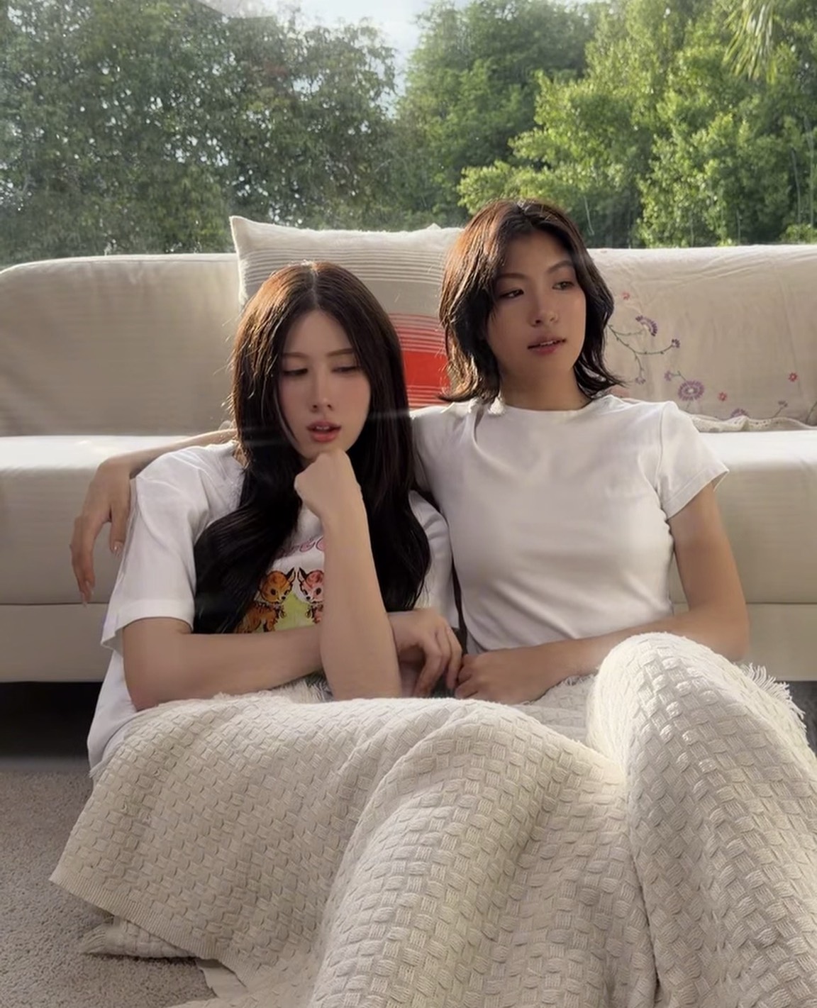 ซินดี้และตาต้า 2 สาวจากวง THX ใน MV เพลง FYI