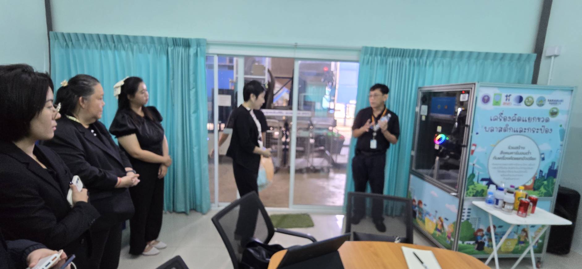 ภาพคณะผู้เข้าร่วมหารือ
