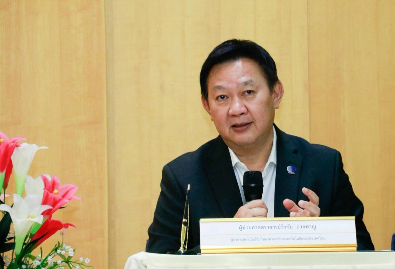 ภาพคณะผู้บริหารและผู้เข้าร่วมงานภายในพิธีลงนาม