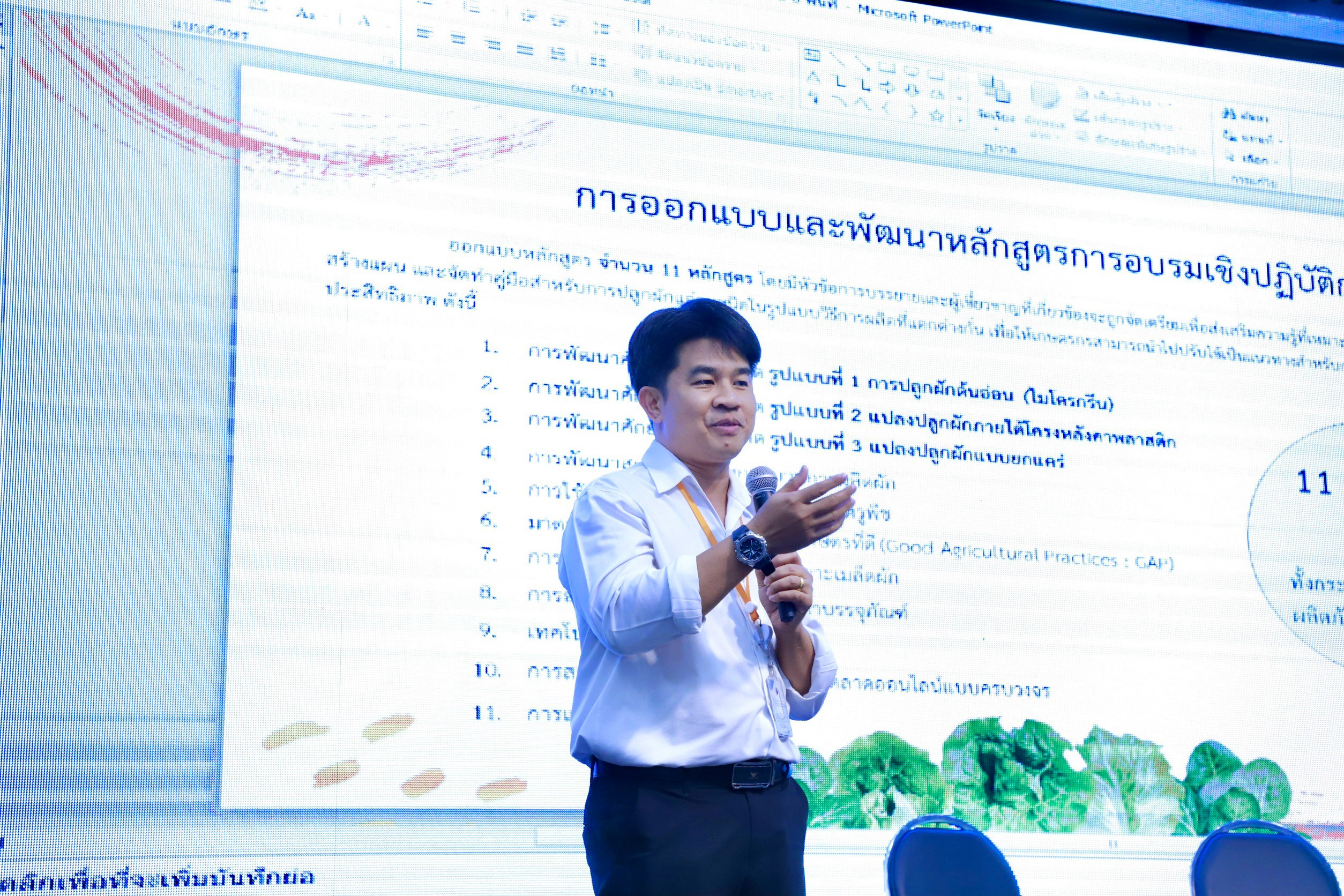 ดร.อนันต์ พิริยะภัทรกิจ นักวิจัยอาวุโส ศนก. ในฐานะหัวหน้าโครงการ