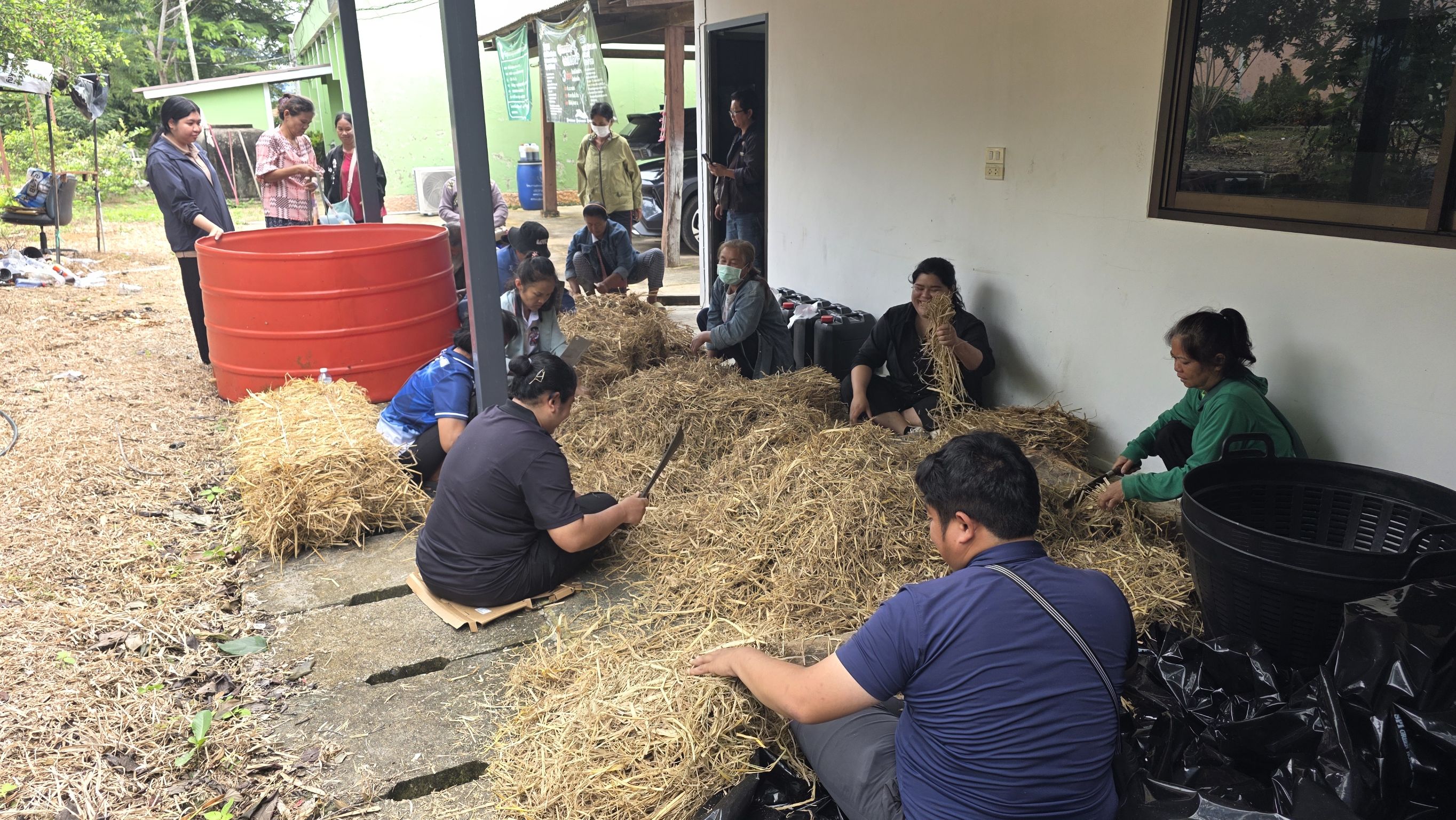การถ่ายทอดองค์ความรู้การเพาะเห็ดด้วยฟางข้าว