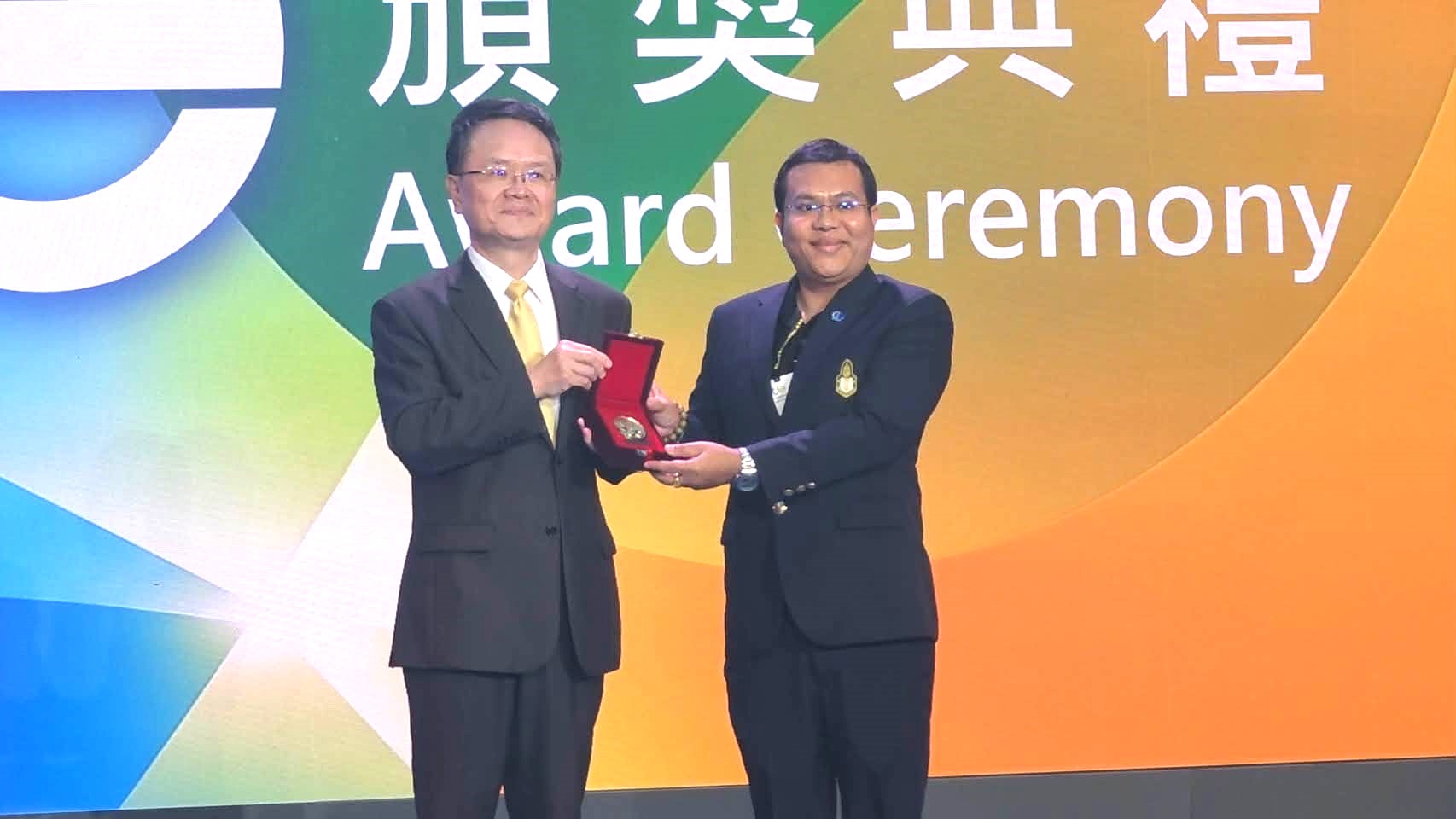 ทีมวิจัยร่วมแสดงความยินดีในงาน TIE 2026