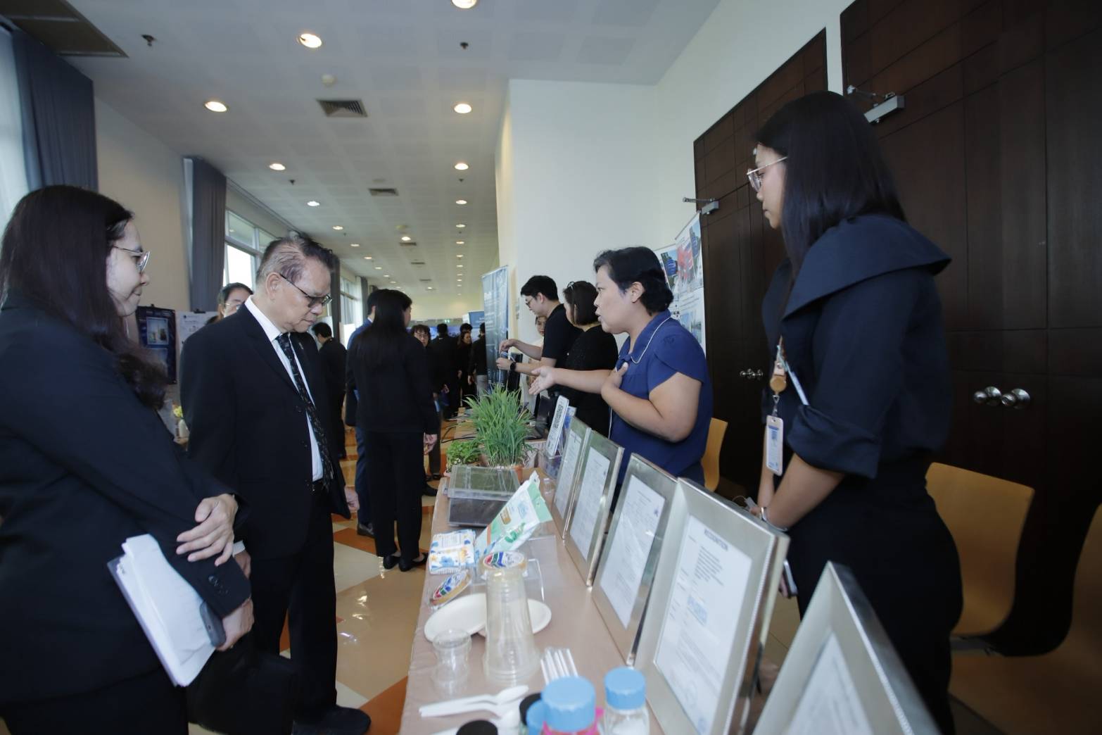 การนำเสนอผลงานและแนวคิดโมเดลธุรกิจ (Pitching) ของ 9 ทีมวิจัย