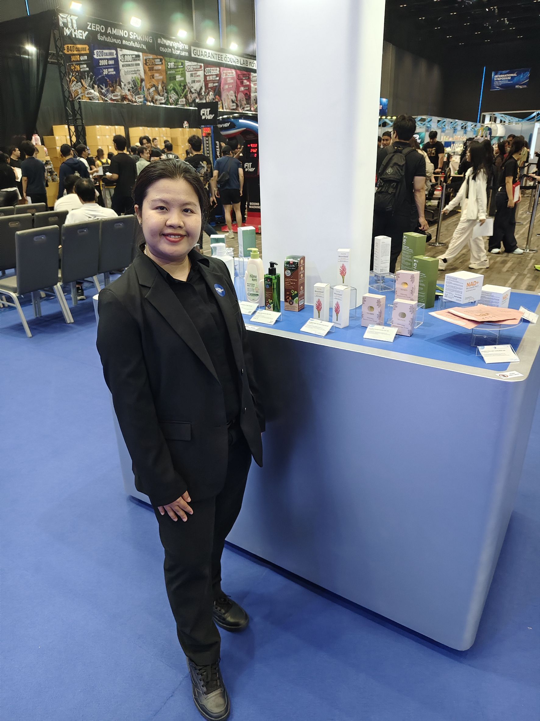 บรรยากาศการจัดแสดงผลิตภัณฑ์สุขภาพและเวชสำอางของศูนย์ ICOS วว. ในงาน ThaiFDA WELLNEXT 2026