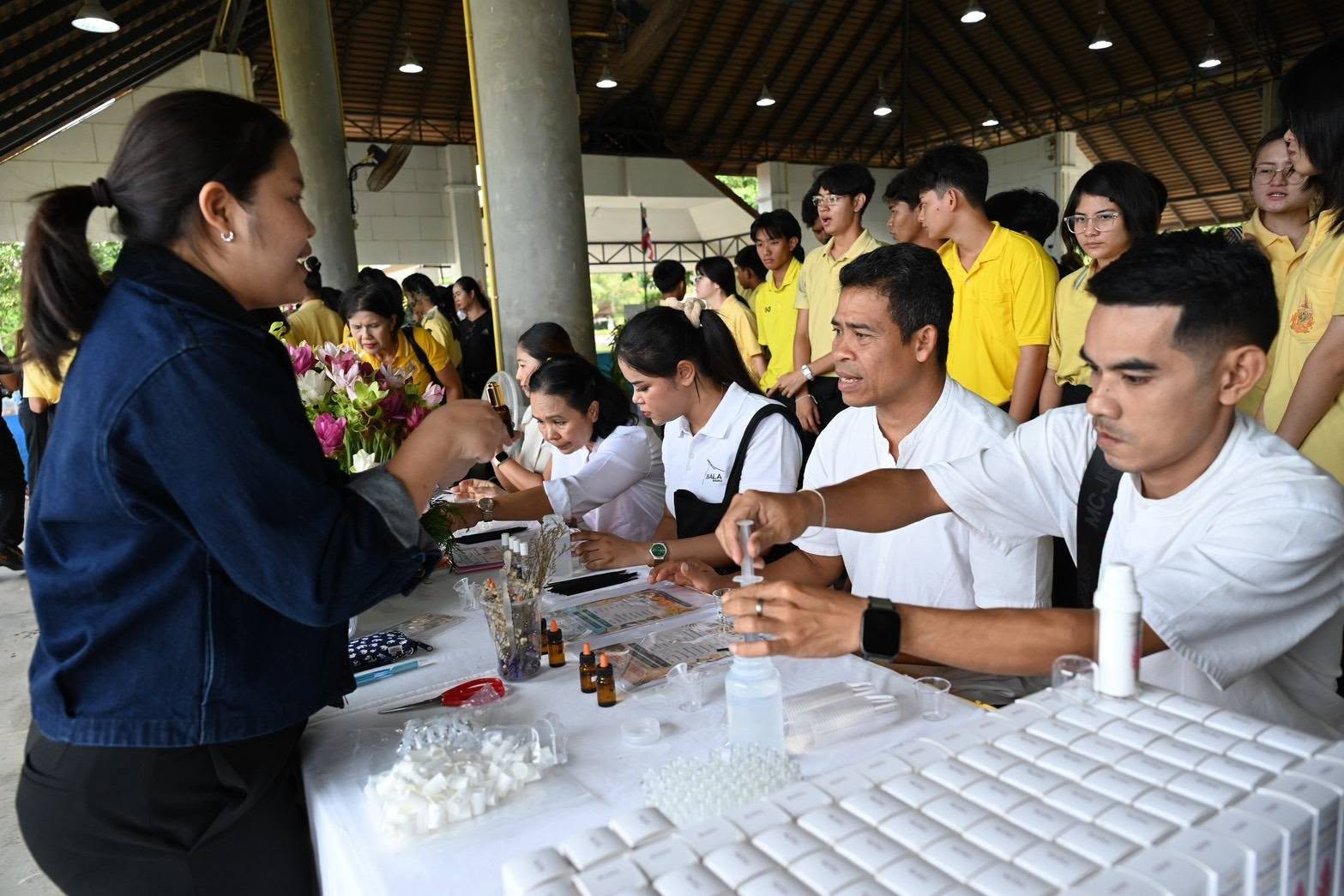 ภาพกิจกรรมเปิดศูนย์ถ่ายทอดองค์ความรู้ปทุมมาปลอดโรคแห่งอ่าวไทย