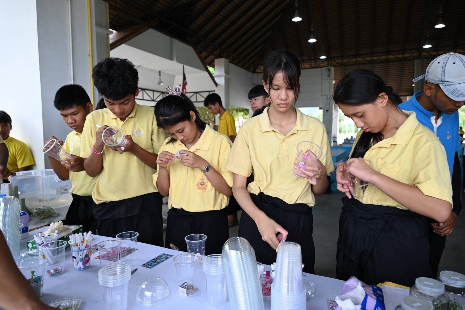 ภาพกิจกรรมเปิดศูนย์ถ่ายทอดองค์ความรู้ปทุมมาปลอดโรคแห่งอ่าวไทย