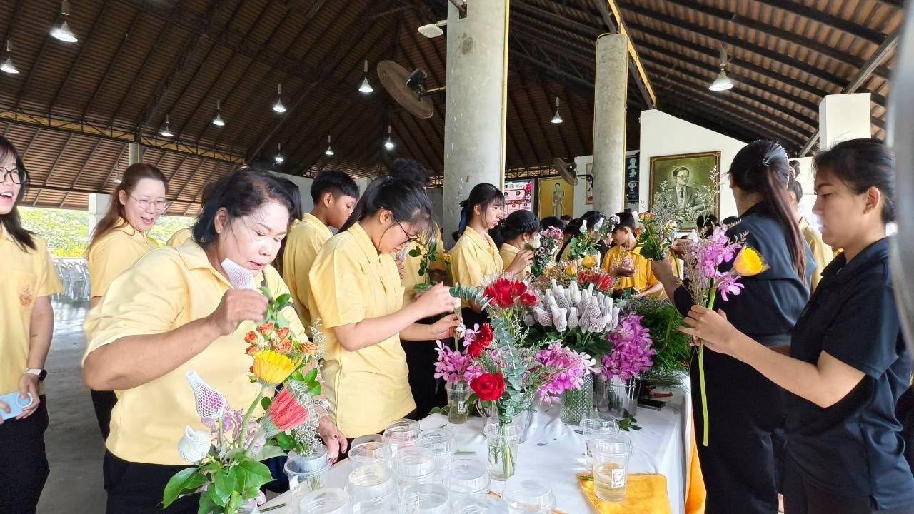ภาพกิจกรรมเปิดศูนย์ถ่ายทอดองค์ความรู้ปทุมมาปลอดโรคแห่งอ่าวไทย