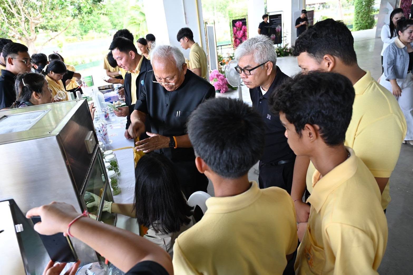 ภาพกิจกรรมเปิดศูนย์ถ่ายทอดองค์ความรู้ปทุมมาปลอดโรคแห่งอ่าวไทย