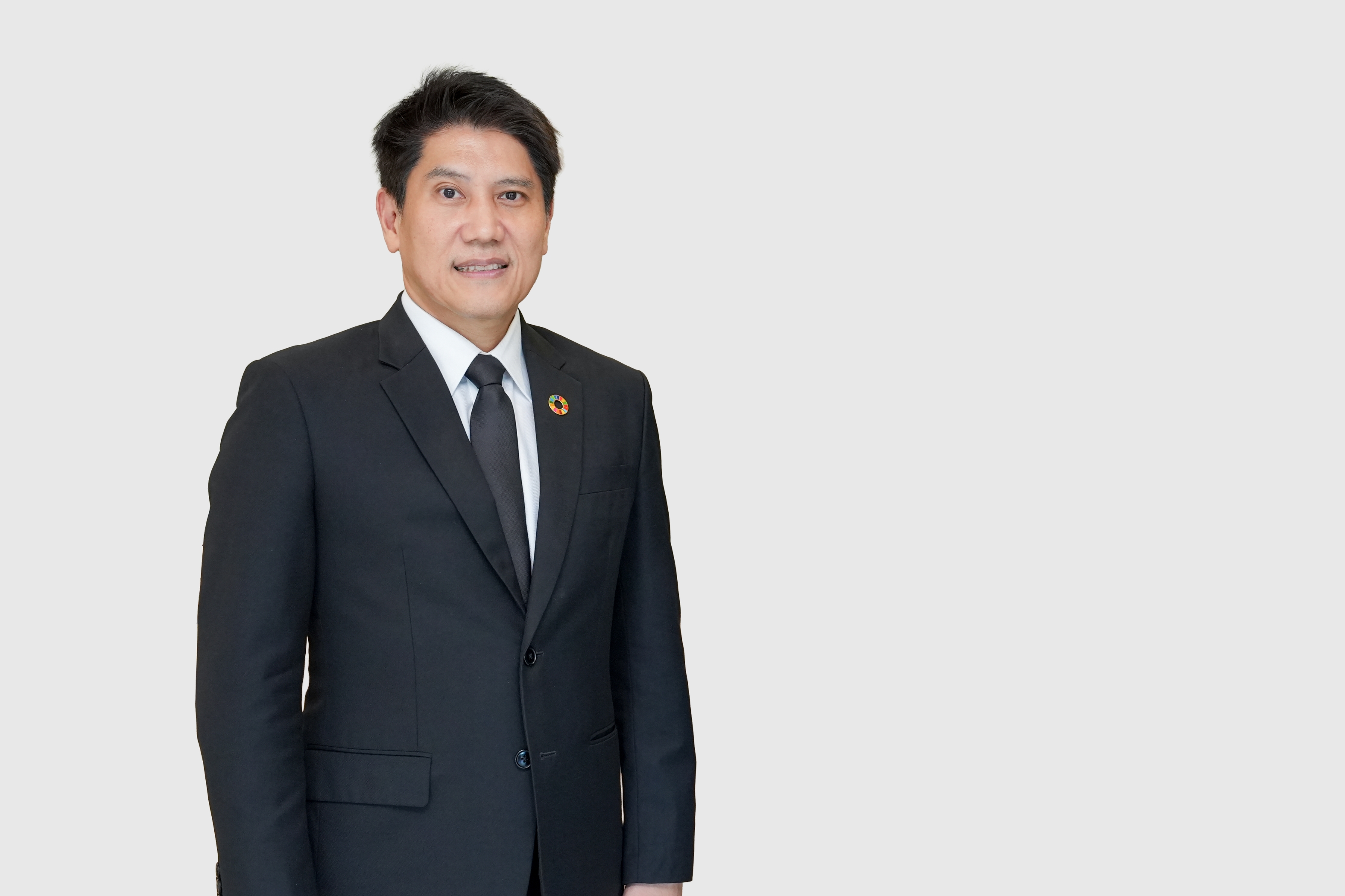นายจตุภัทร์ ตั้งคารวคุณ ประธานเจ้าหน้าที่บริหาร TOA