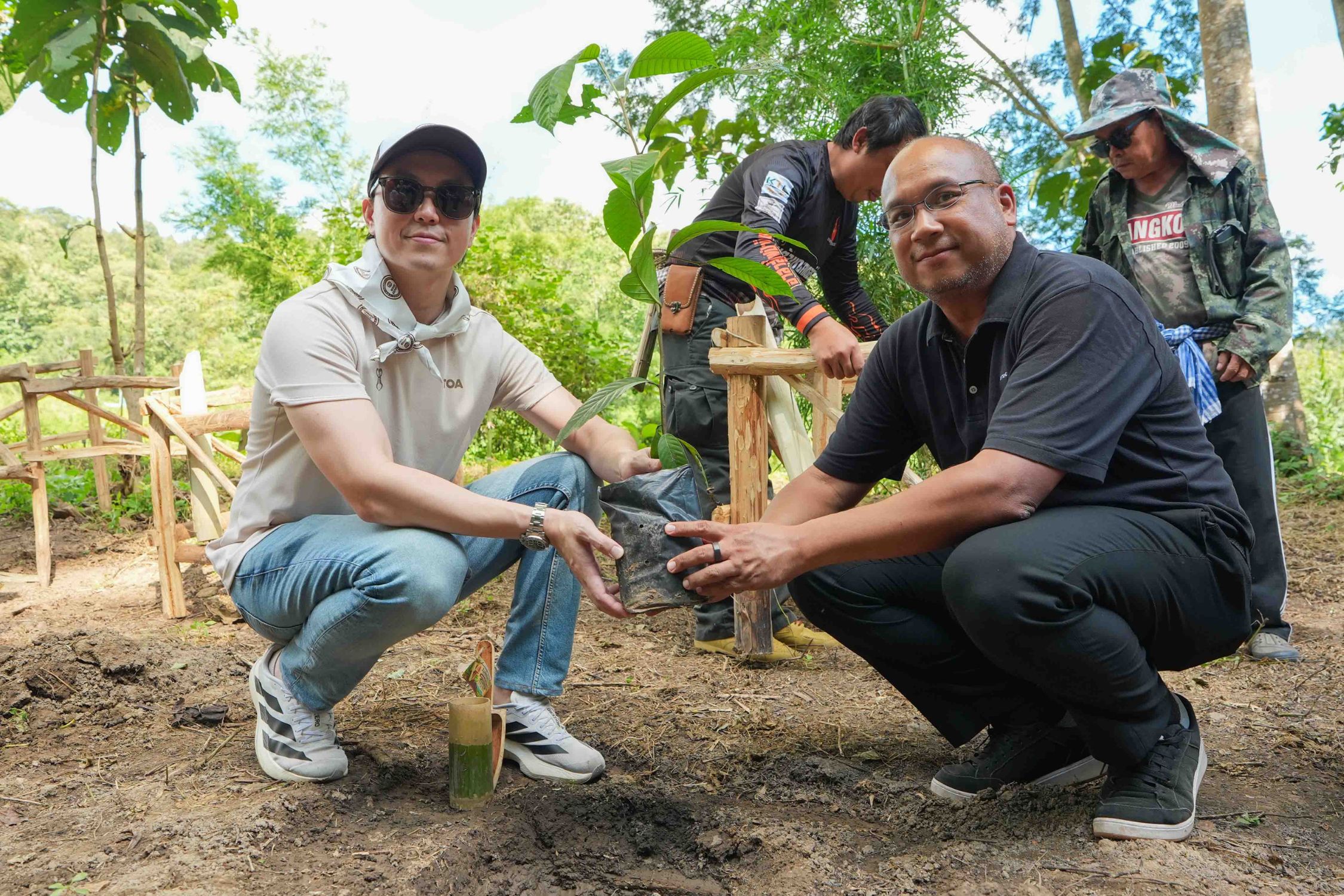 ภาพคณะทำงานและผู้เข้าร่วมกิจกรรมแคมเปญ TOA Wood Expert