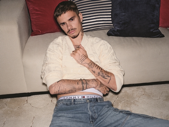 ภาพ Romeo Beckham สวมชุด Tommy Hilfiger Always Denim