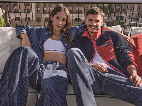 ภาพ Romeo Beckham และ Yasmin Wijnaldum ในแคมเปญ Tommy Hilfiger Always Denim