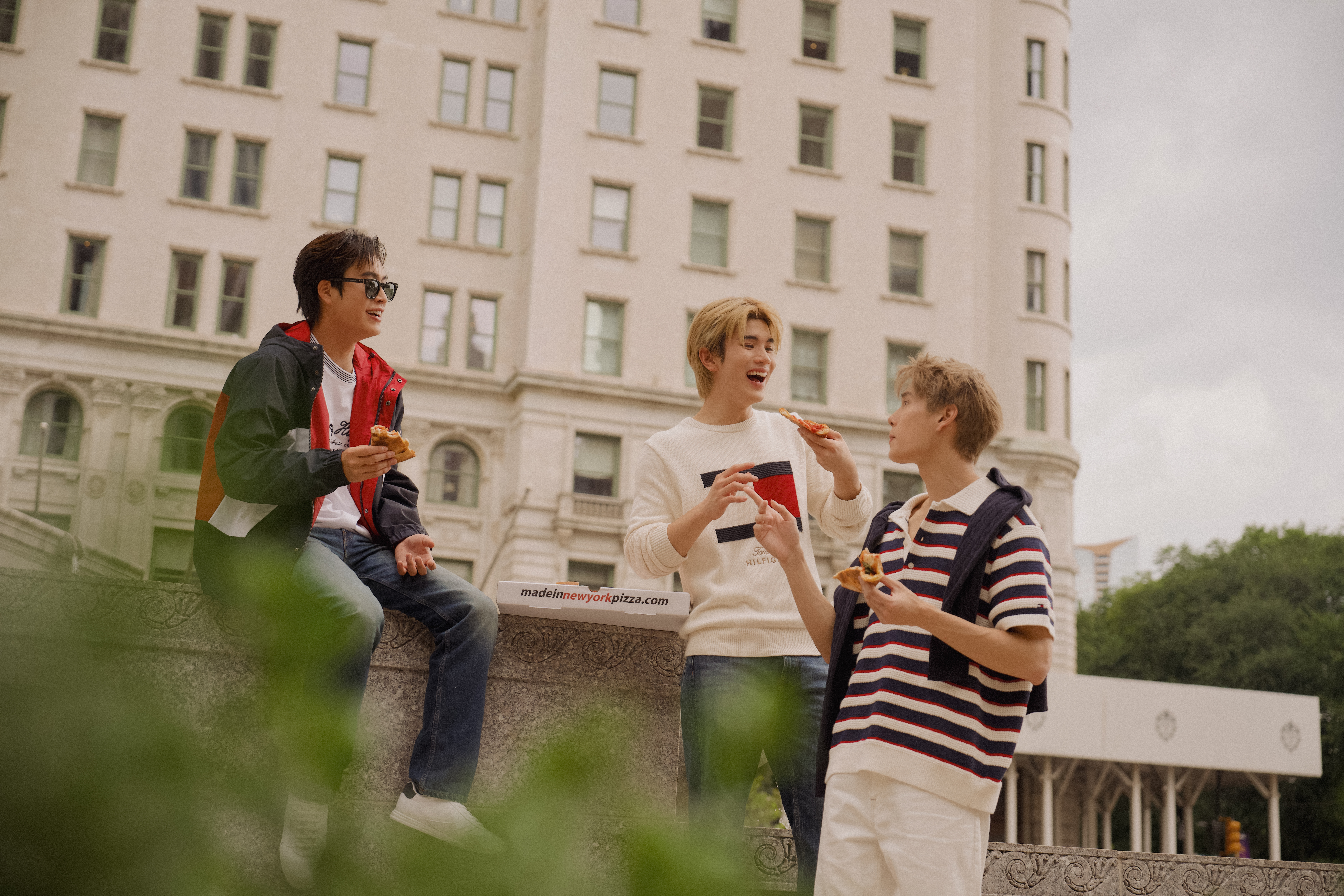 ลุค Tommy Hilfiger สไตล์อเมริกันเพรพ