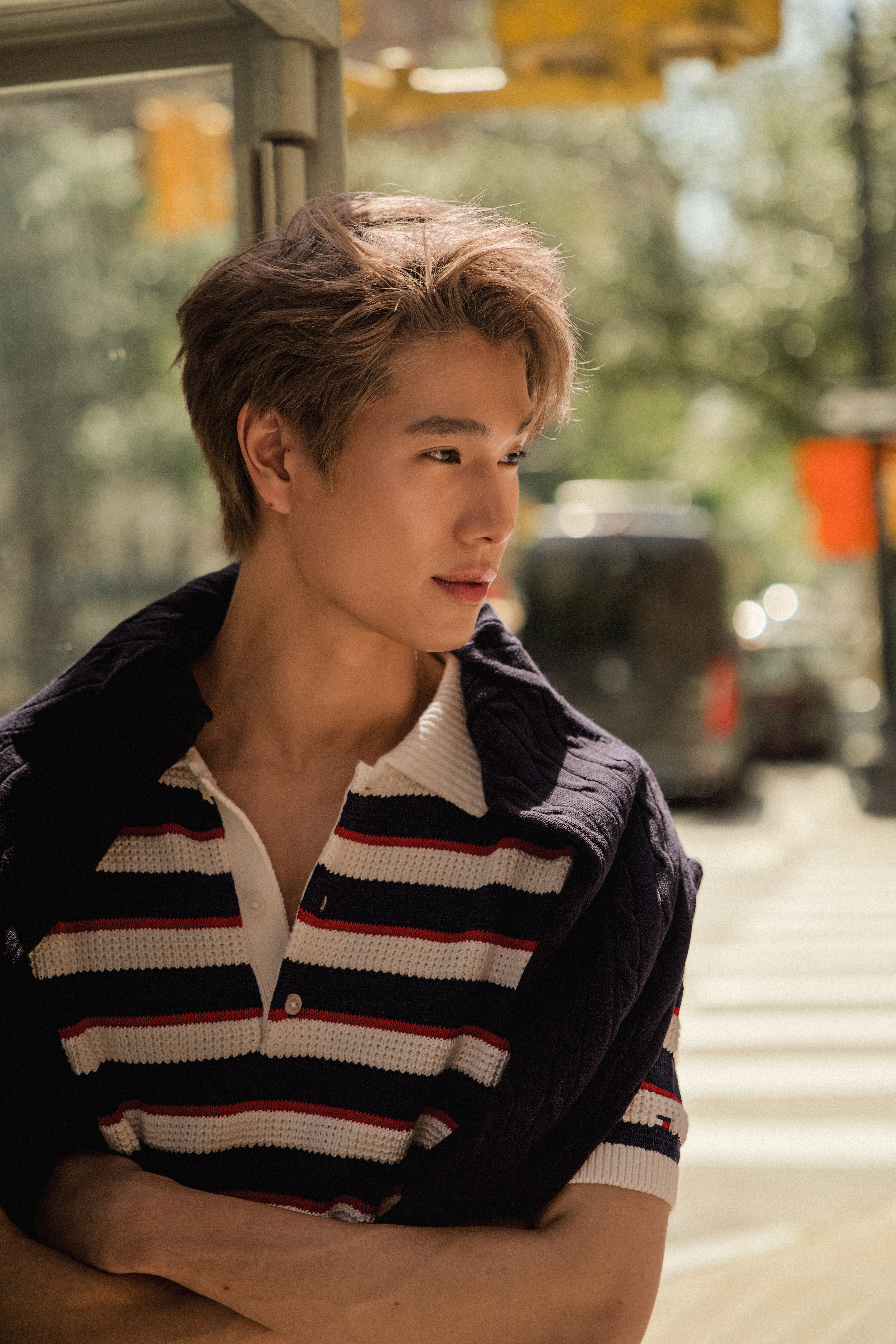 แบรนด์แอมบาสเดอร์ Tommy Hilfiger ในลุคเพรพ