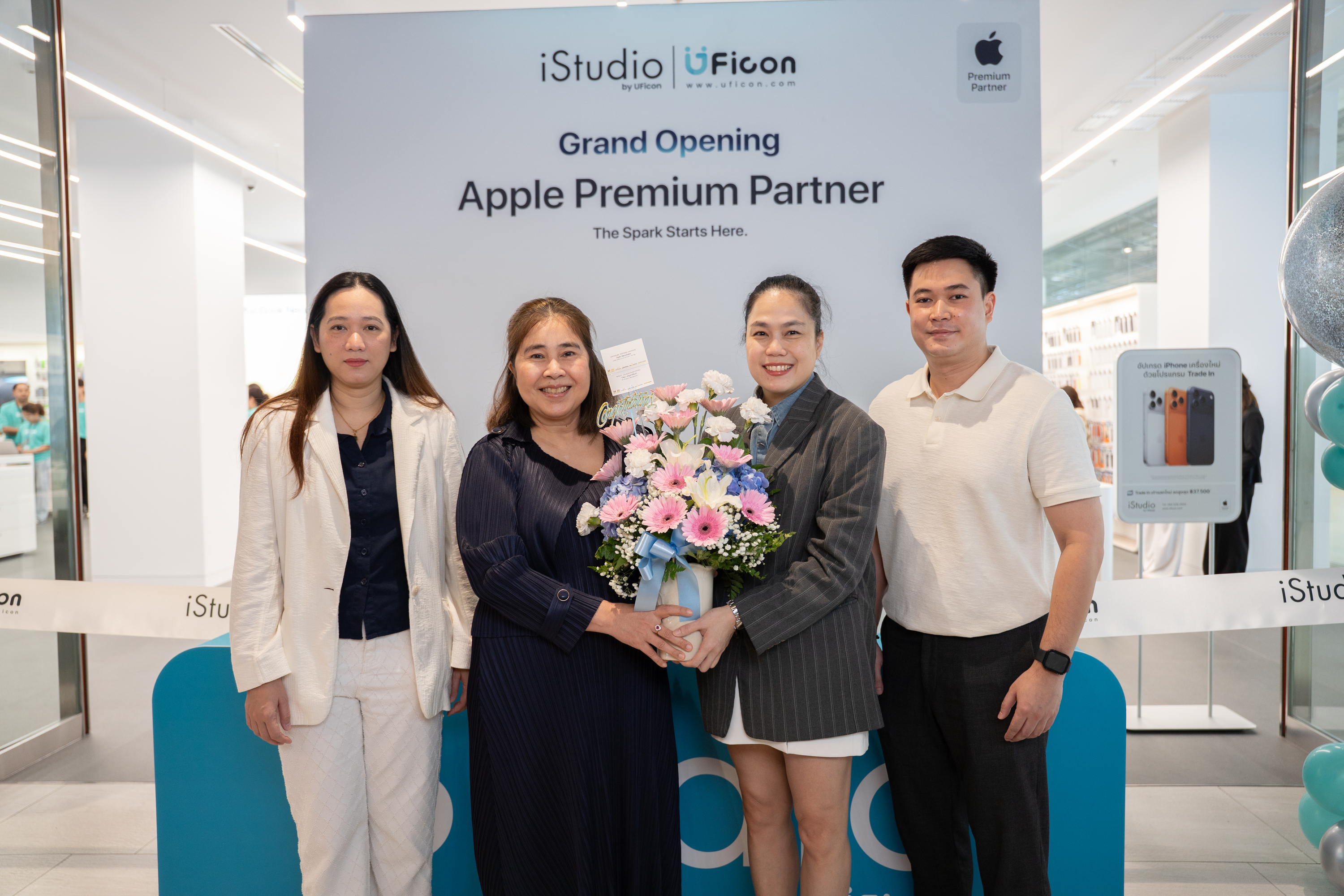 พิธีเปิด iStudio by UFicon at The Mall Lifestore Ngamwongwan
