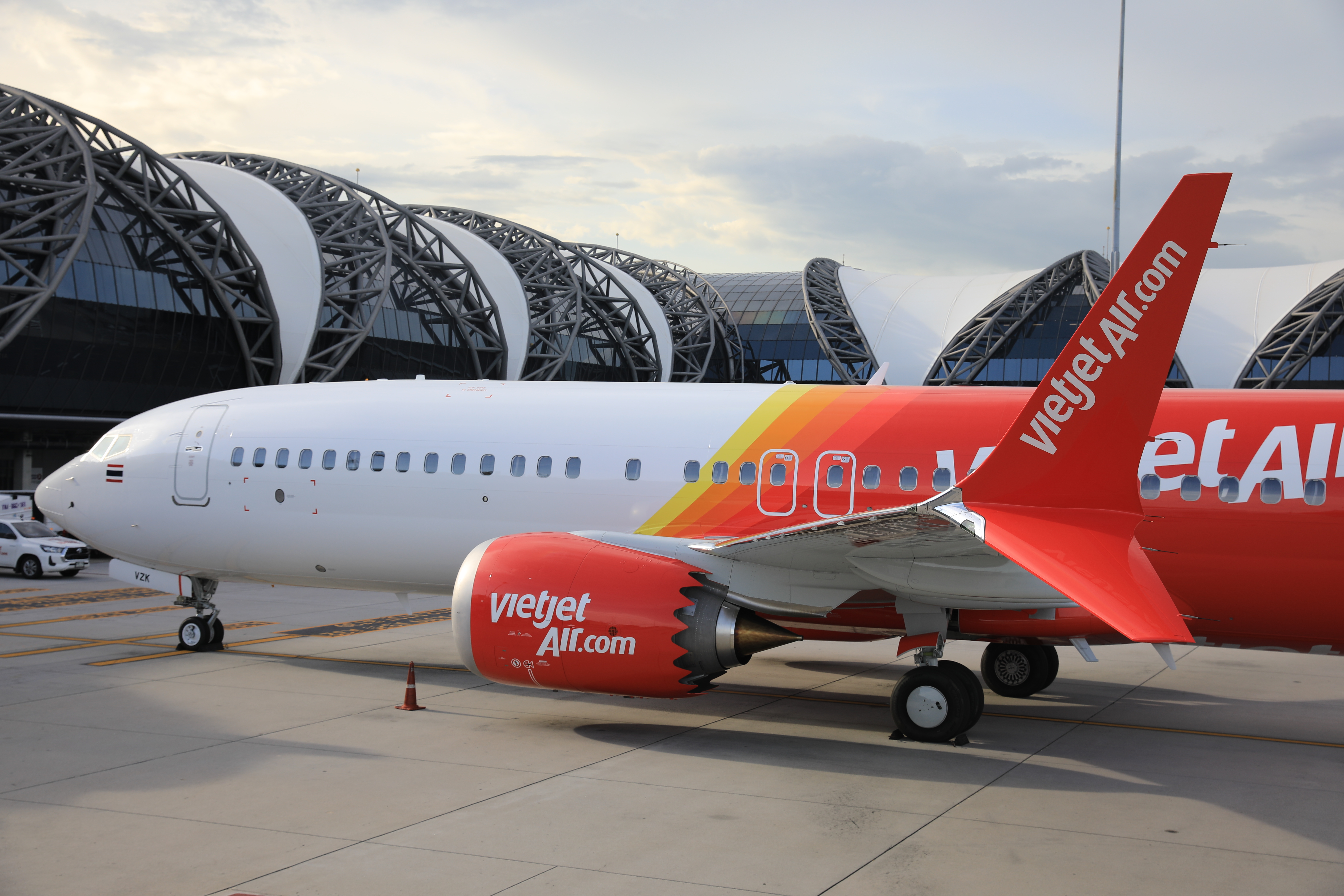 เครื่องบินโบอิ้ง 737-8 ณ ท่าอากาศยานสุวรรณภูมิ