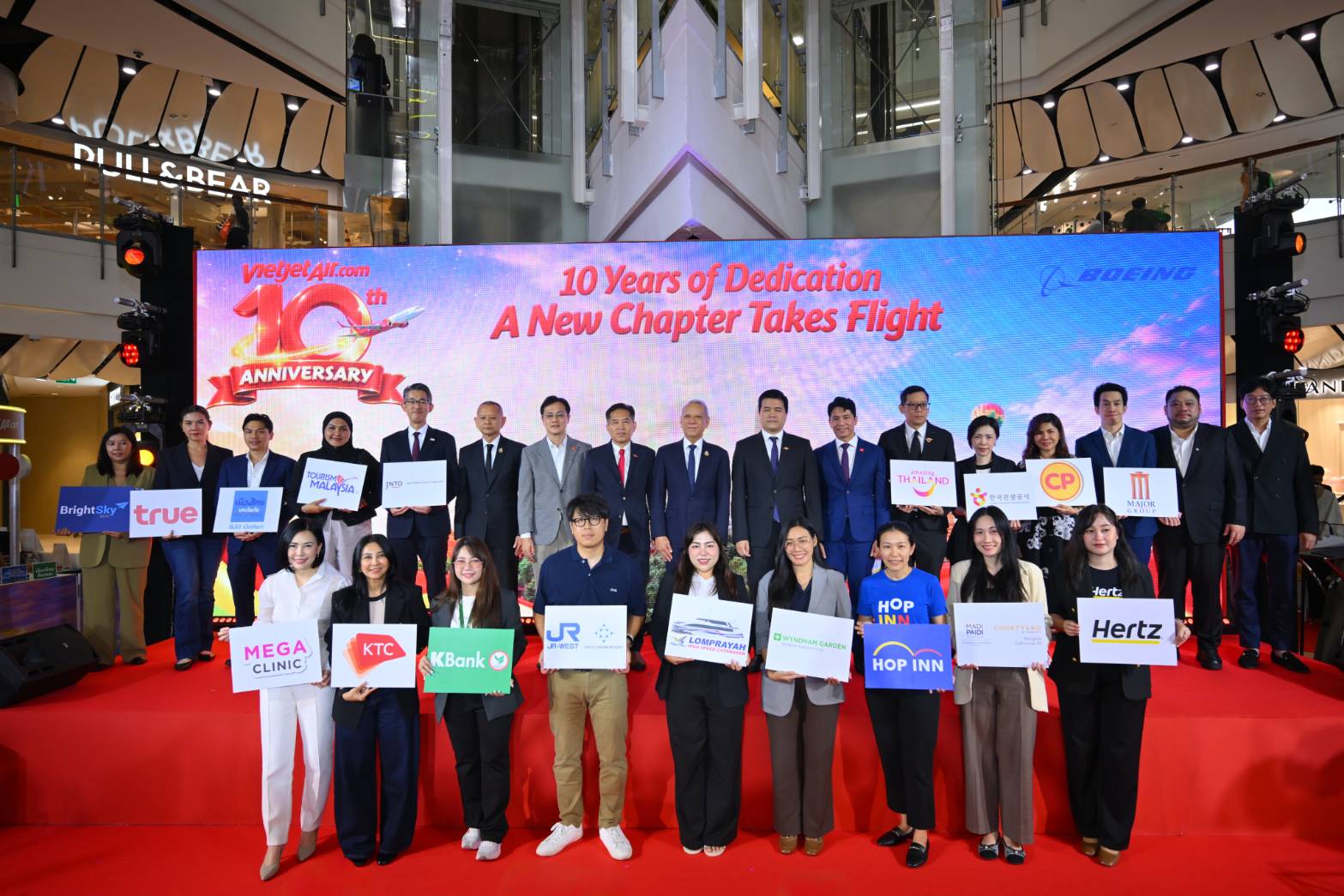บรรยากาศภายในงานฉลองครบรอบ 10 ปี เวียตเจ็ทไทยแลนด์