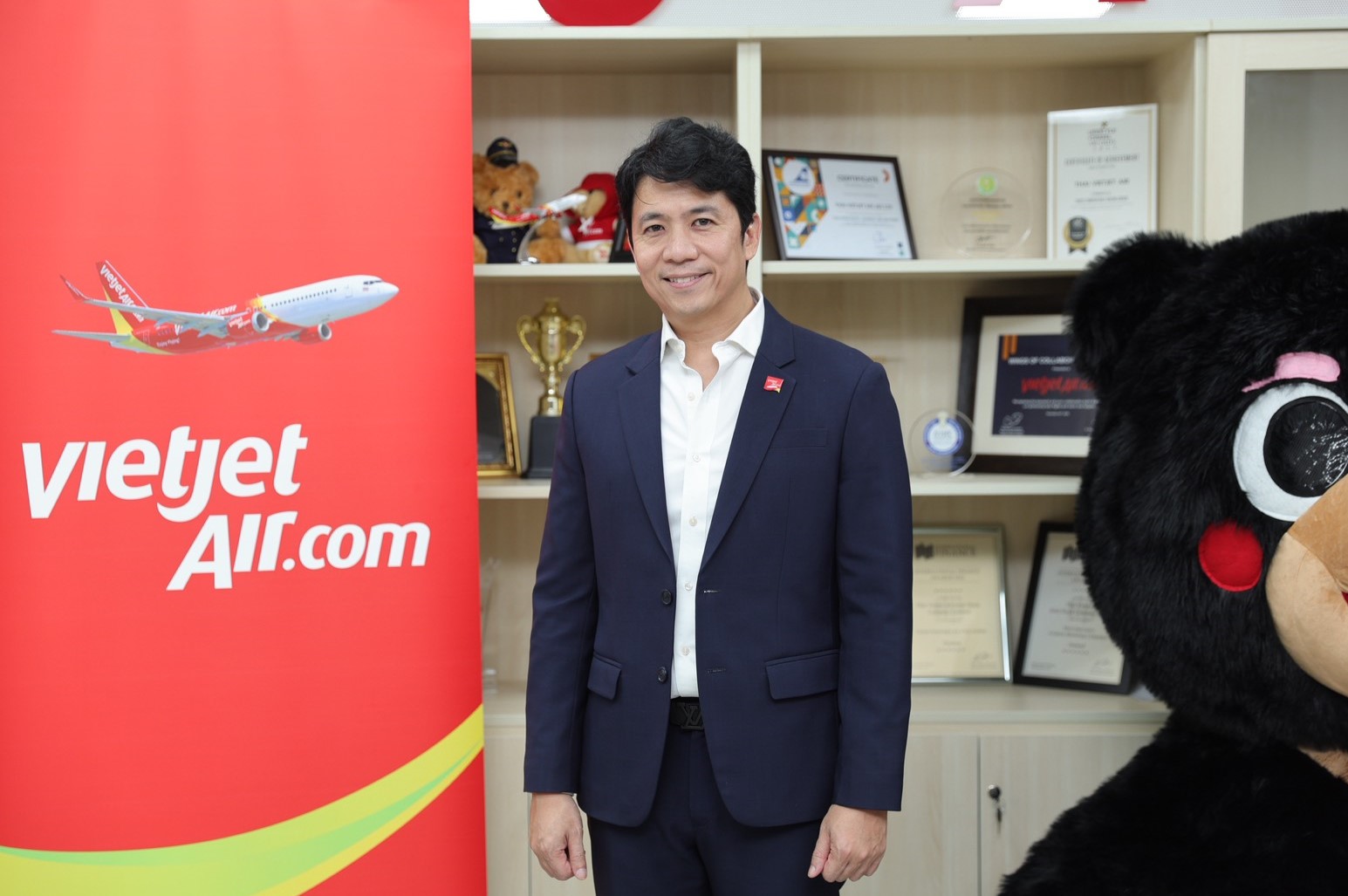 นายปิ่นยศ พิบูลสงคราม รองประธานเจ้าหน้าที่บริหาร ฝ่ายการพาณิชย์และลูกค้าสัมพันธ์ เวียตเจ็ทไทยแลนด์