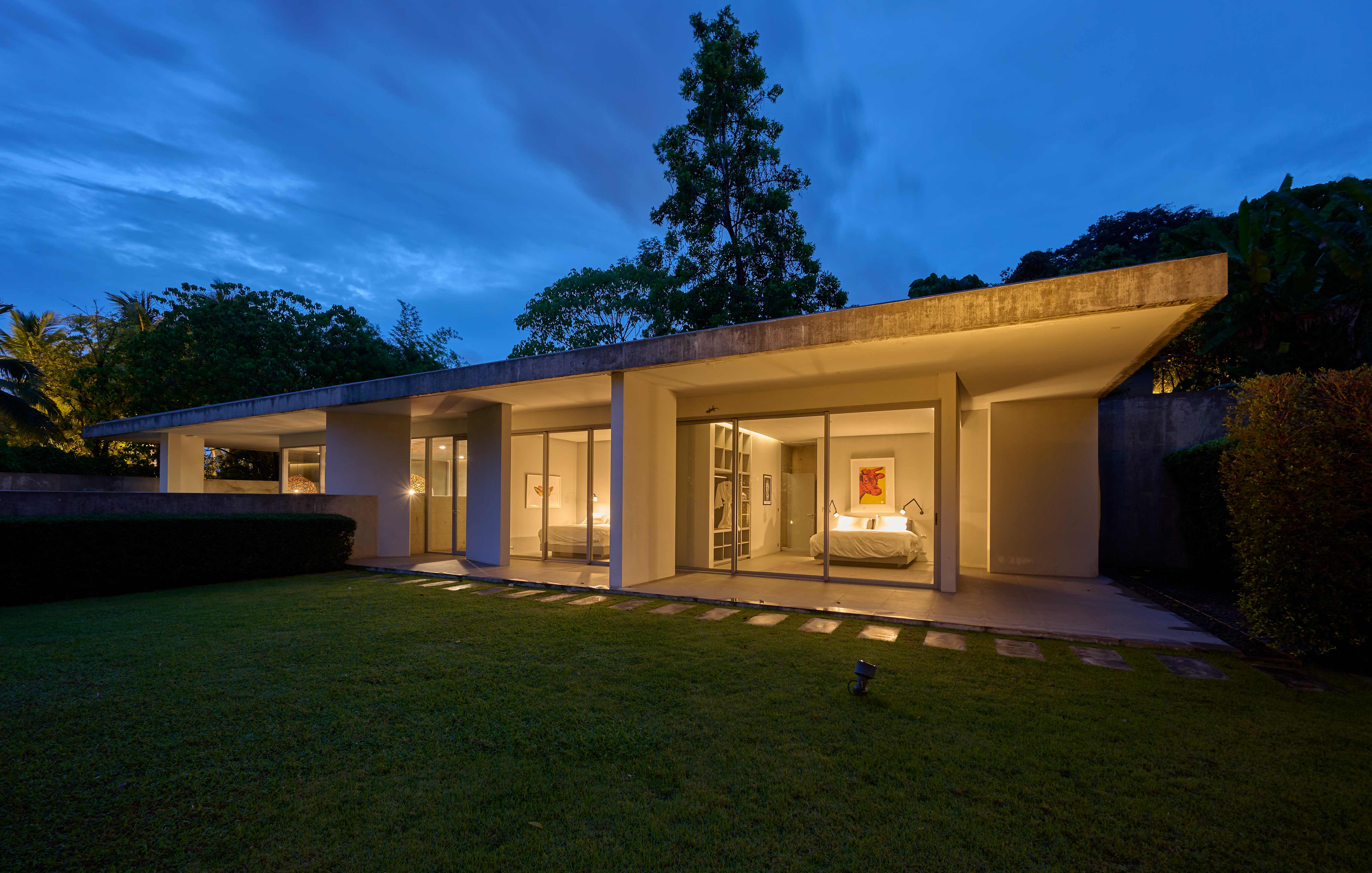 วิวพลบค่ำอีกมุมของ Villa East Egg