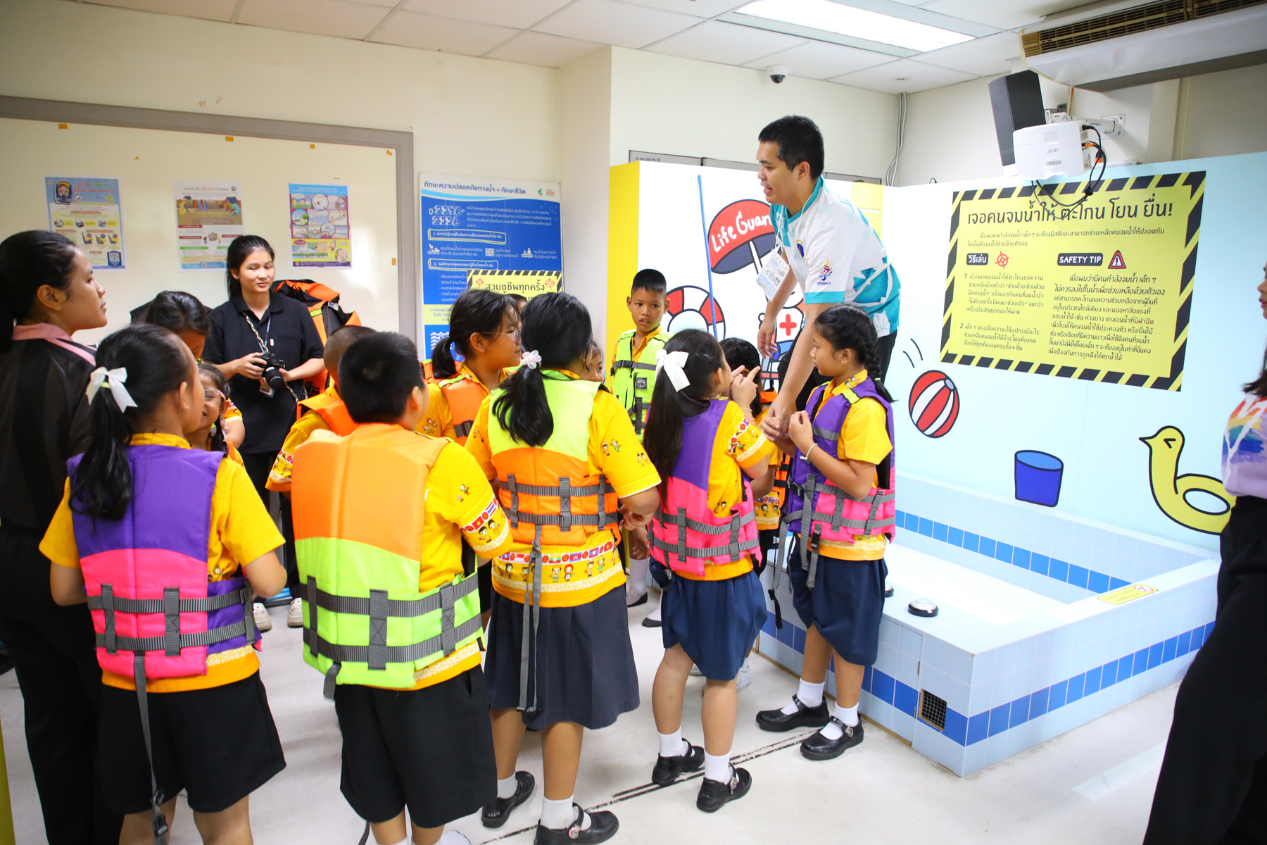 กิจกรรม Roadshow ส่งต่อความปลอดภัยผ่านหนังสือนิทานภาพ (14)