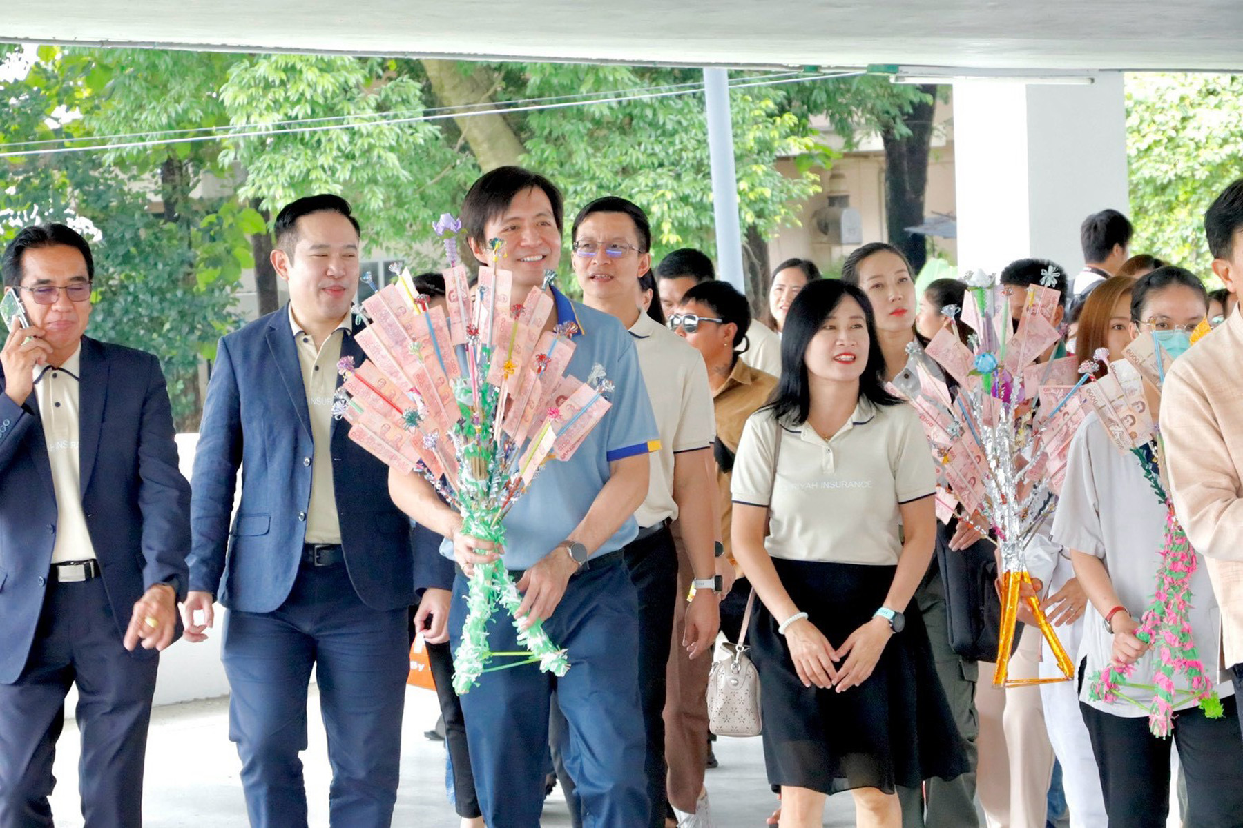 ภาพกิจกรรมโครงการรักษ์ช้างยั่งยืน วิริยะประกันภัย ร่วมพิธีทอดผ้าป่า 32 ปี สัตวแพทย์ มช.
