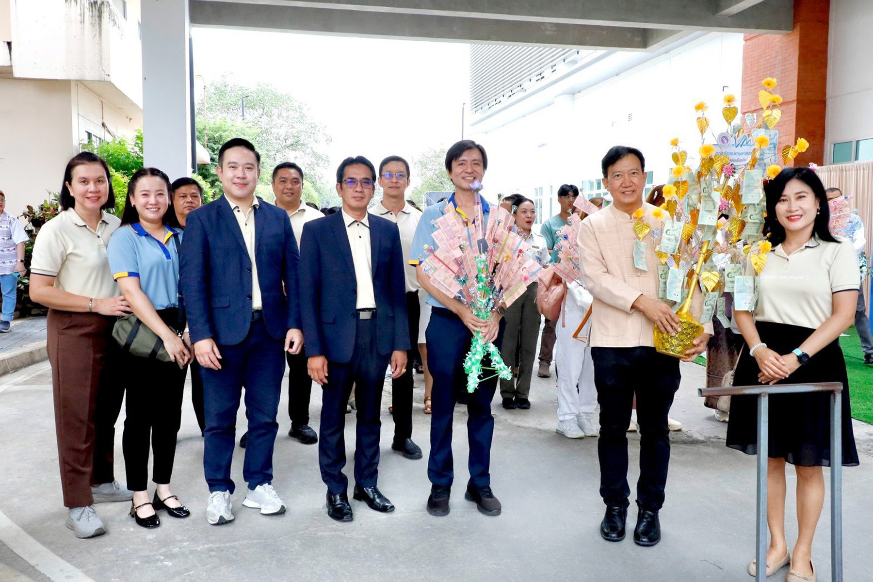 ภาพกิจกรรมโครงการรักษ์ช้างยั่งยืน วิริยะประกันภัย ร่วมพิธีทอดผ้าป่า 32 ปี สัตวแพทย์ มช.