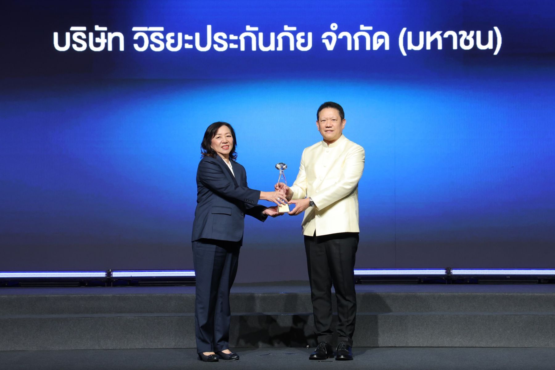 วิริยะประกันภัย รับรางวัลในพิธีมอบรางวัลประกันภัยดีเด่นครบวงจร