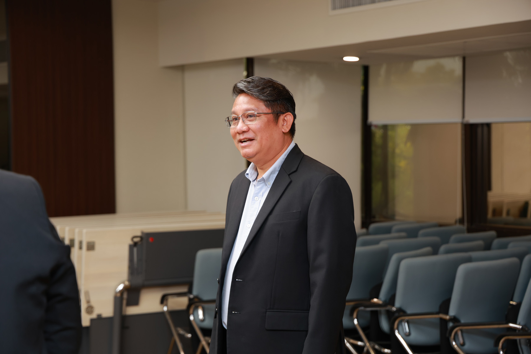 คณะผู้บริหารและกรรมการโครงการไตรภาคีร่วมเป็นสักขีพยานในพิธีลงนาม