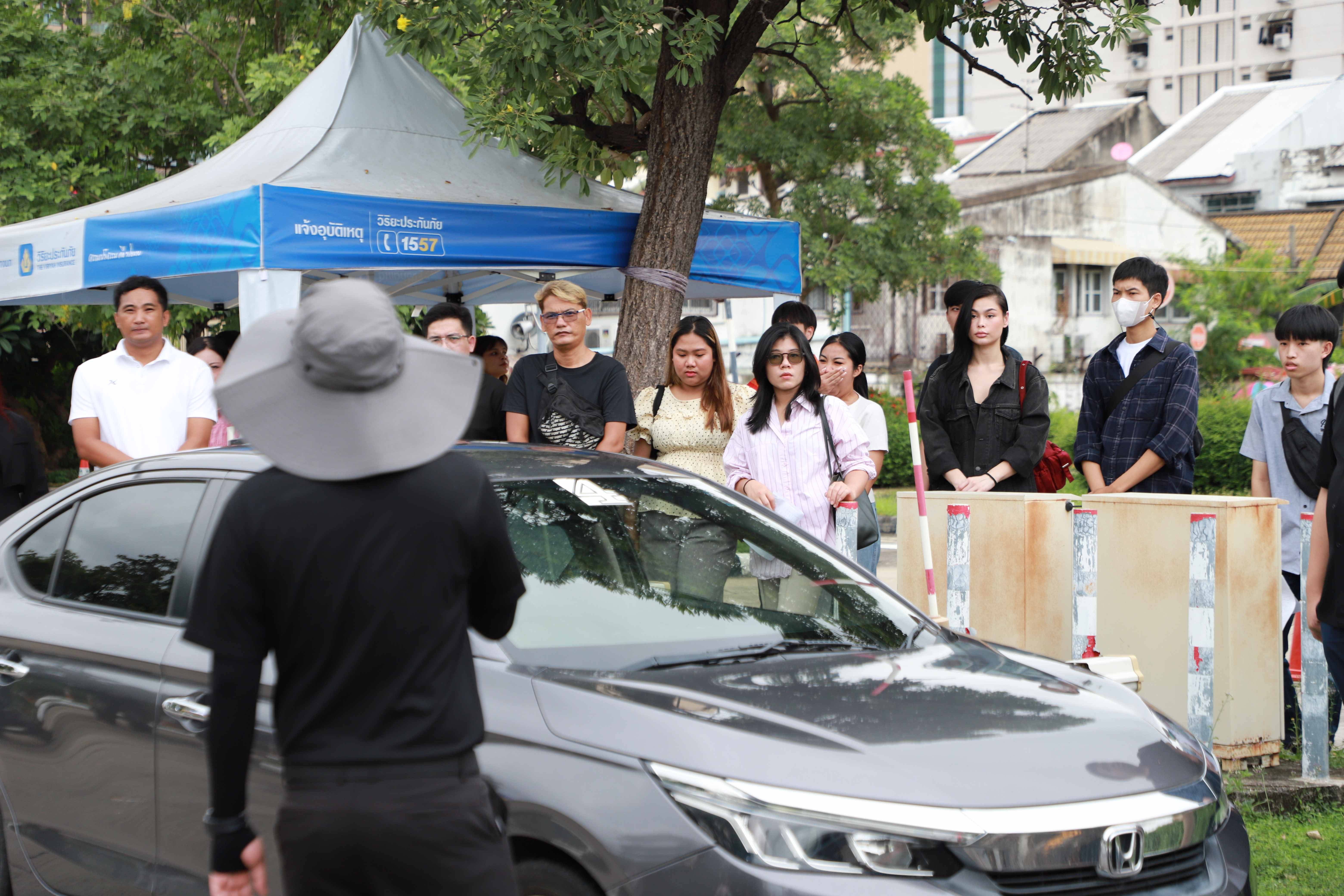 ผู้เข้าอบรมใบขับขี่รุ่นที่ 382 ร่วมกิจกรรมในห้องอบรม