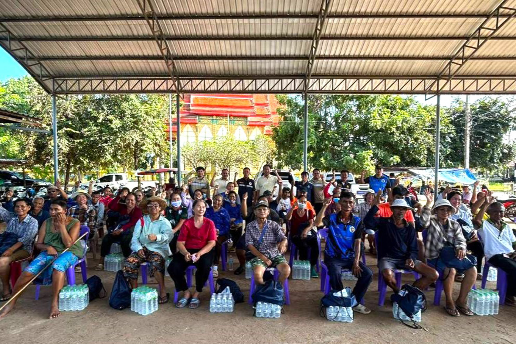 วิริยะจิตอาสามอบถุงยังชีพผู้ประสบอุทกภัยจังหวัดสระแก้ว