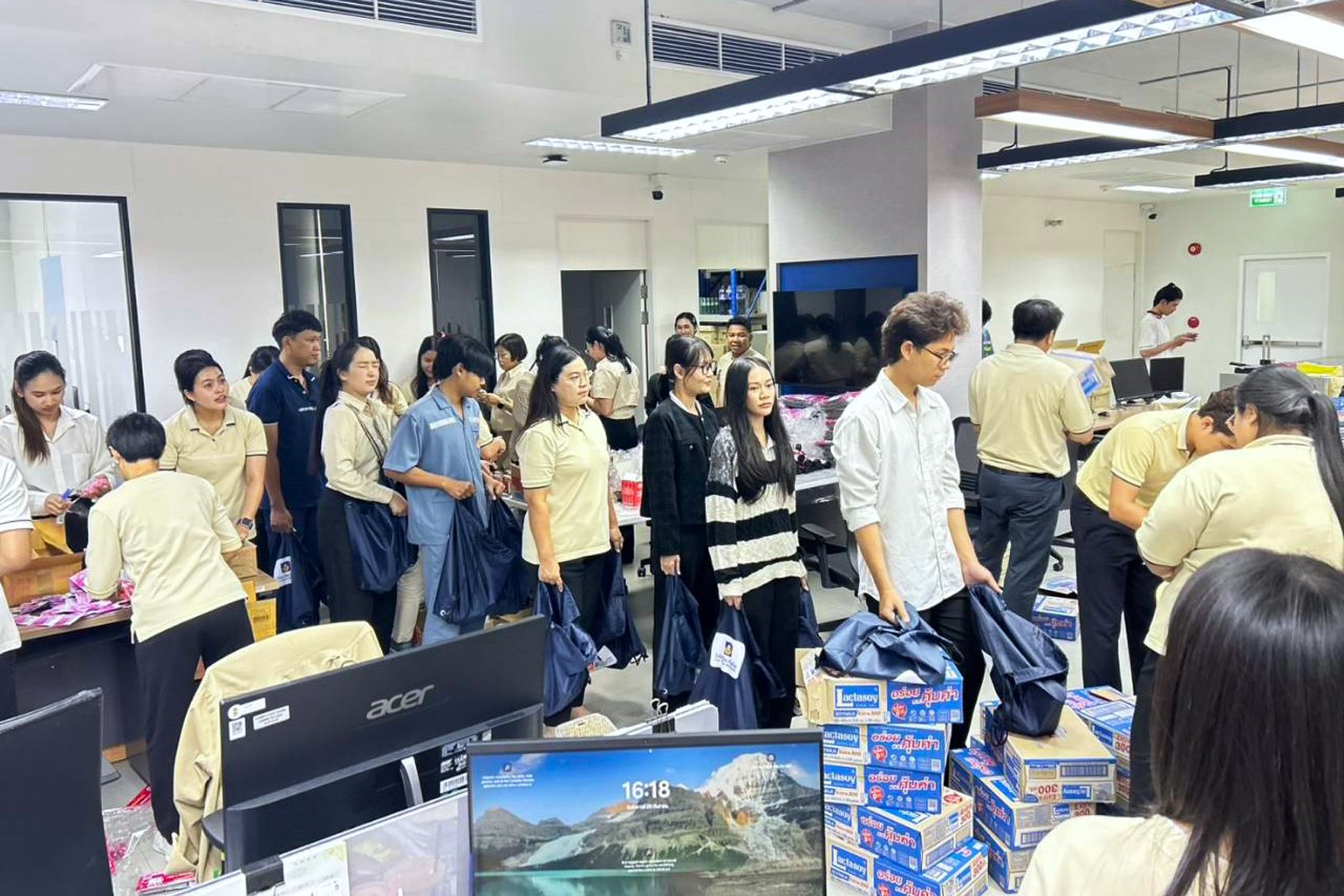 ศูนย์ปฏิบัติการสินไหมทดแทนวิริยะประกันภัย สาขาพัทยา ร่วมช่วยเหลือผู้ประสบภัย