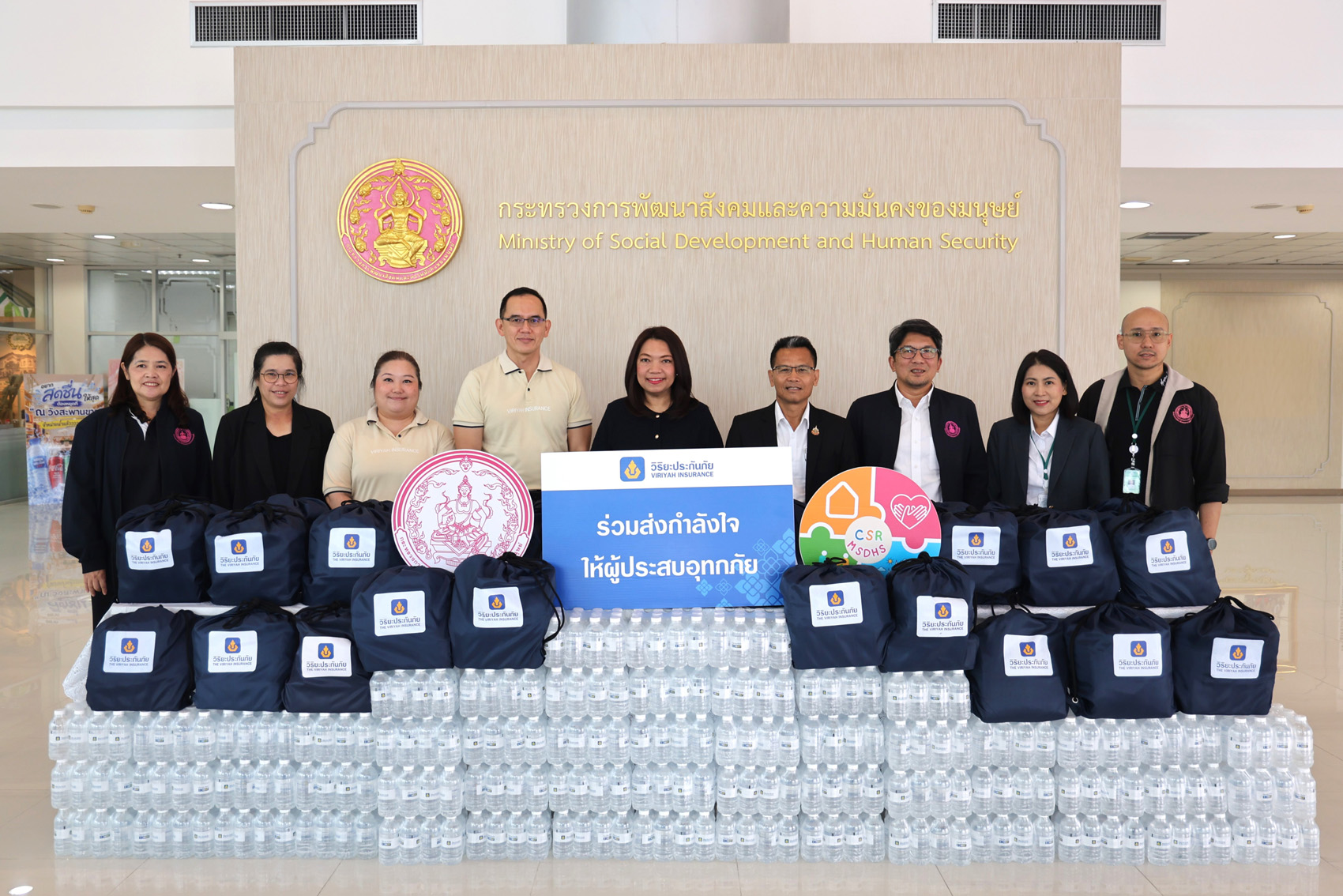วิริยะประกันภัย สนับสนุน พม. มอบถุงยังชีพช่วยผู้ประสบอุทกภัย