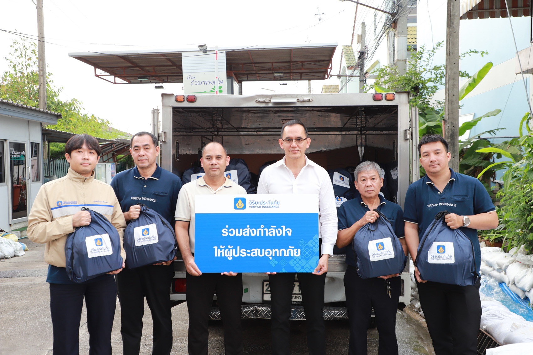 วิริยะประกันภัย ส่งมอบถุงยังชีพในพื้นที่อำเภอลำลูกกา จังหวัดปทุมธานี