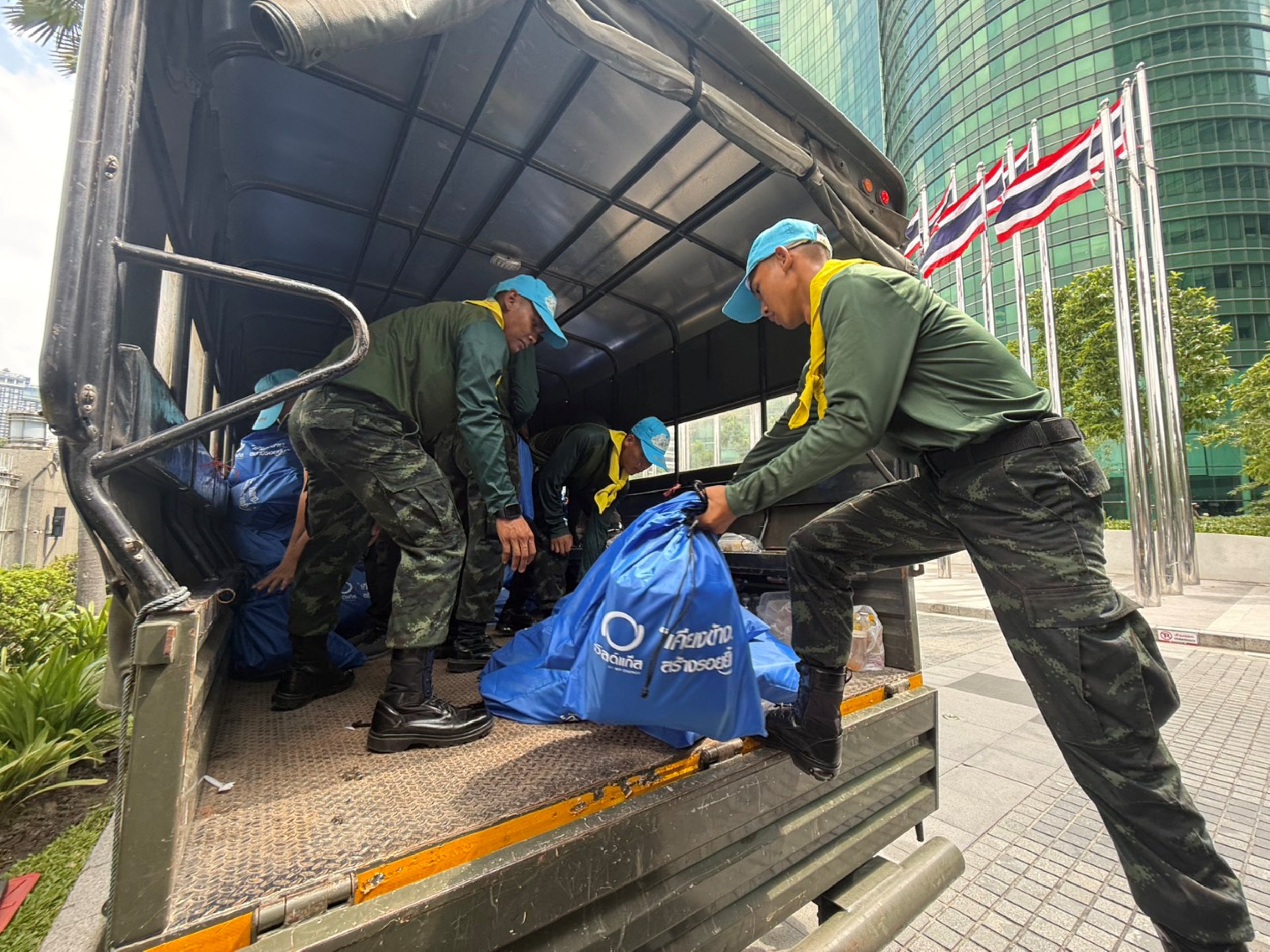 ผู้บริหาร WP Energy ร่วมส่งมอบถุงยังชีพช่วยผู้ประสบอุทกภัยจังหวัดปราจีนบุรี