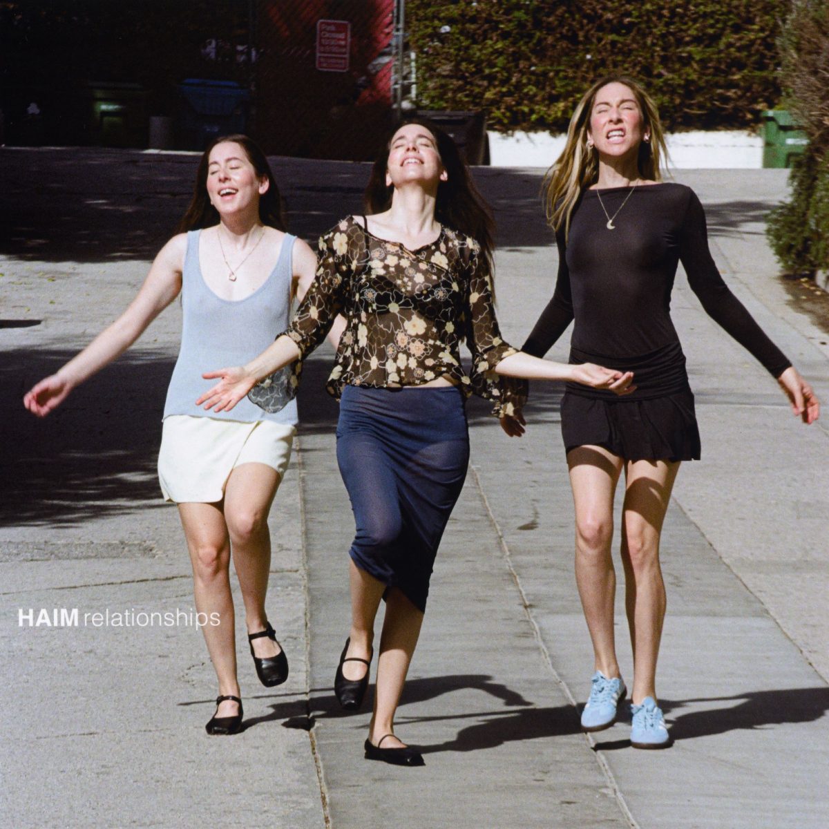 HAIM คัมแบ็กให้แฟนๆ หายคิดถึงกับเพลงใหม่ “Relationships” เตรียมปล่อยอัลบั้มใหม่ในรอบ 4 ปีเร็วๆ นี้