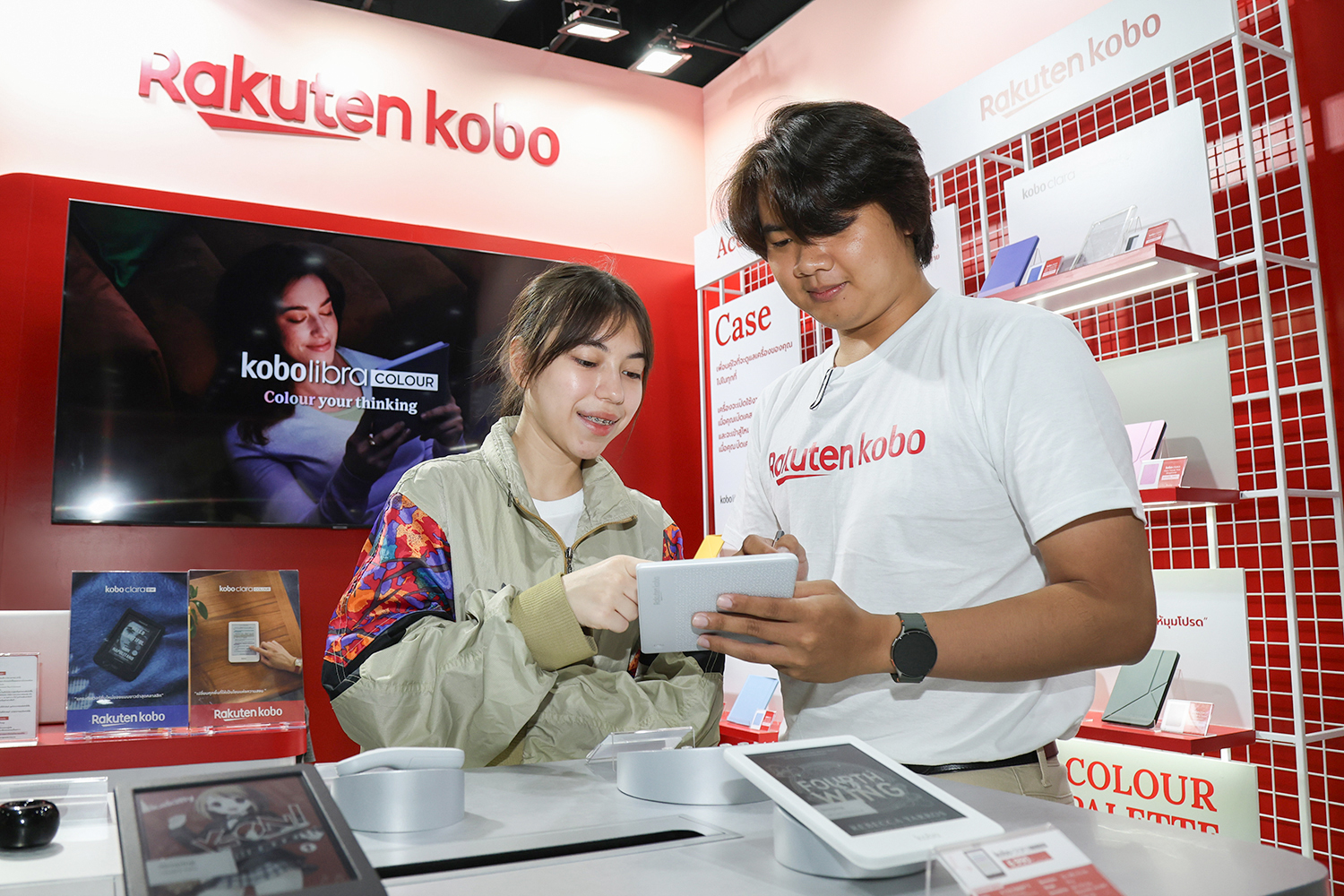 ตลาดเครื่องอ่านอีบุ๊ก 140 ล้าน เดือด ราคุเทน โคโบ ยักษ์ใหญ่เครื่องอ่านอีบุ๊กโลก ผนึก เมพ คอร์ปอเรชั่น บุกตลาดไทย ลุยเปิดตัว 3 ผลิตภัณฑ์เรือธง ตอบโจทย์ไลฟ์สไตล์นักอ่าน พร้อมอัดโปรโมชั่นแรงในงานสัปดาห์หนังสือฯ