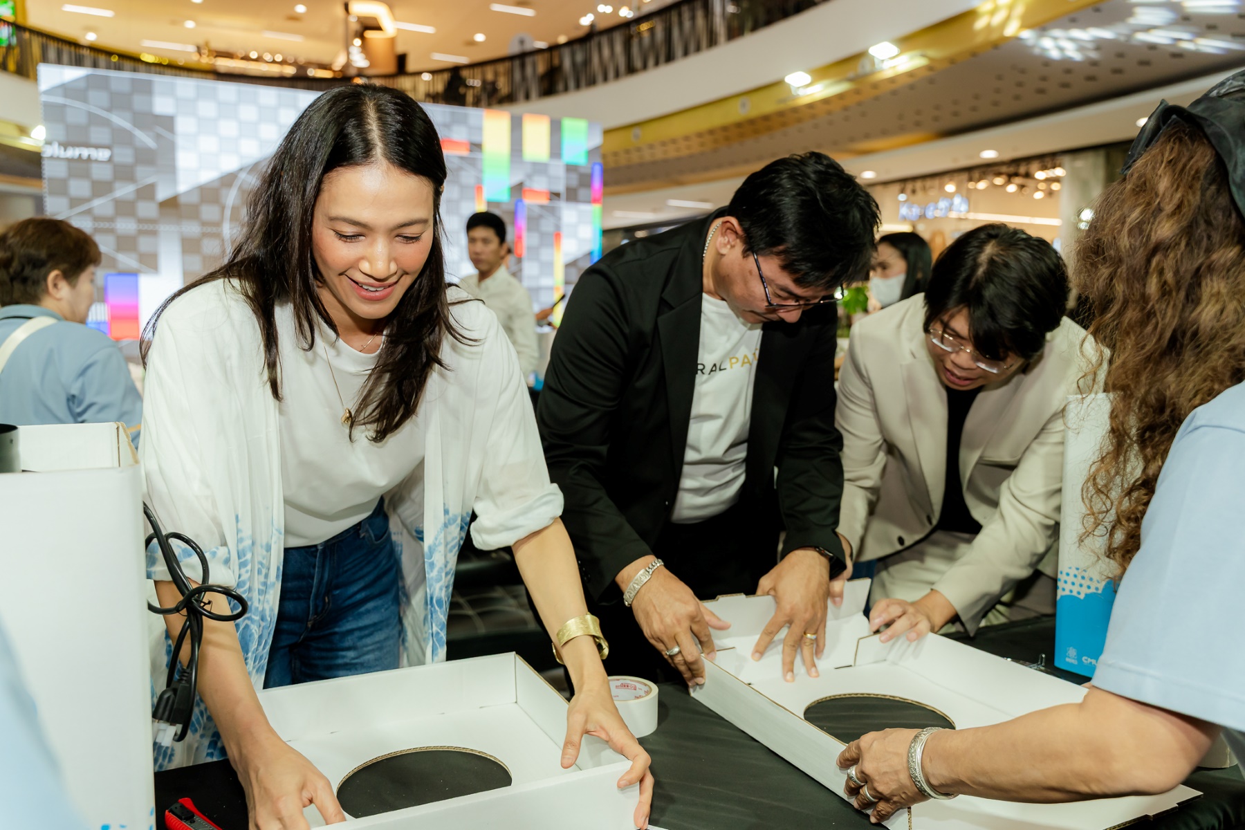 เซ็นทรัลพัฒนา ร่วมกับ สถาบันวิจัยวิทยาศาสตร์สุขภาพ ม. เชียงใหม่ เปิดแคมเปญ “share The Air” รับมือ Pm 2.5 ร่วมส่งต่ออากาศดีให้ชุมชน ชวนบริจาคเครื่องฟอกอากาศที่ศูนย์การค้าเซ็นทรัล 4 สาขาในภาคเหนือ วันนี้ถึง 30 เม.ย. 69