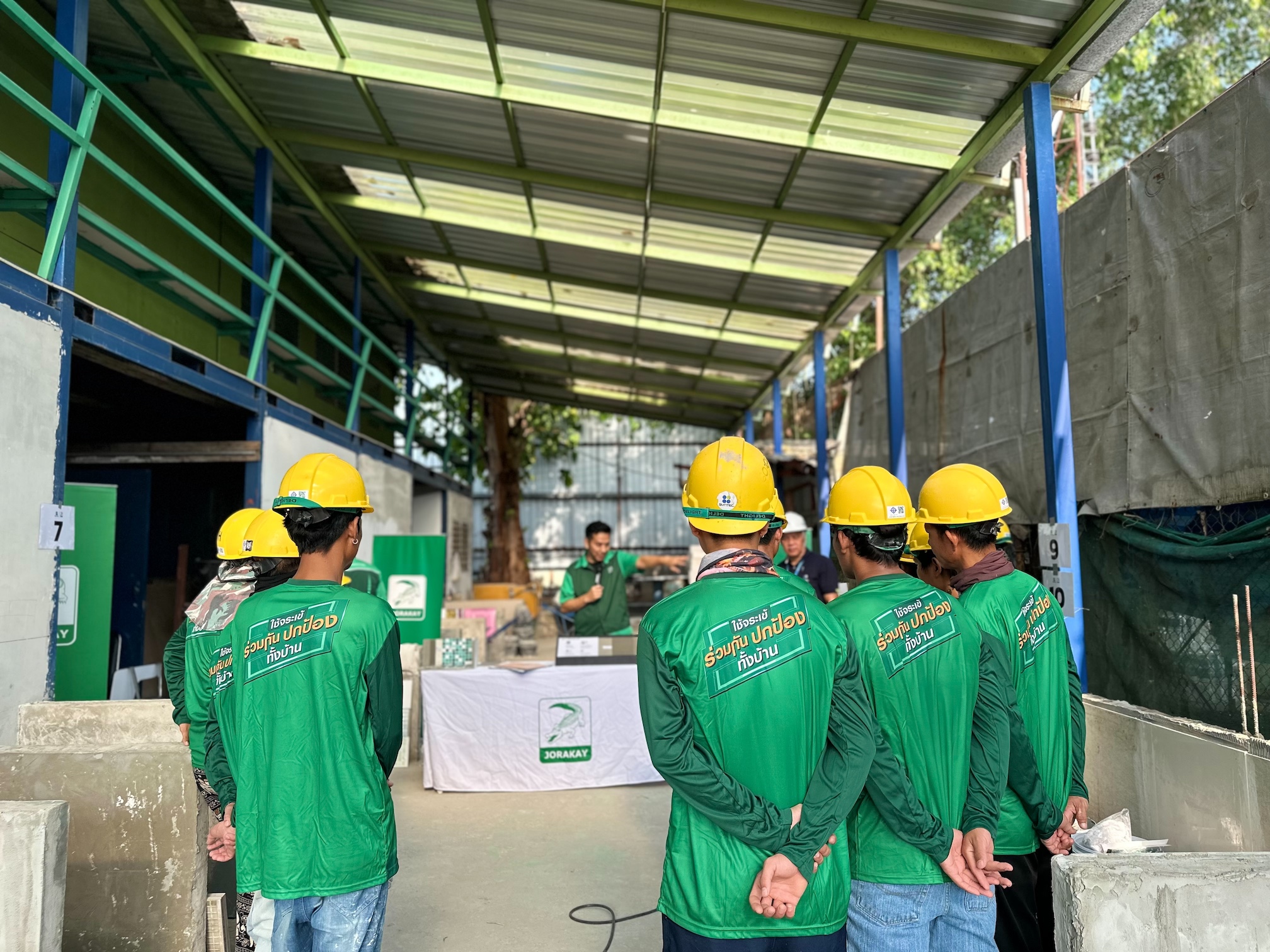 “จระเข้ คอร์ปอเรชั่น” ตัวจริงนวัตกรรมก่อสร้าง ผนึก “ซินเท็ค” จัดโครงการอบรม ช่างปูกระเบื้อง สานต่อภารกิจอัปสกิลช่างไทย มุ่งยกระดับวงการก่อสร้างไทยมาตรฐานสากล