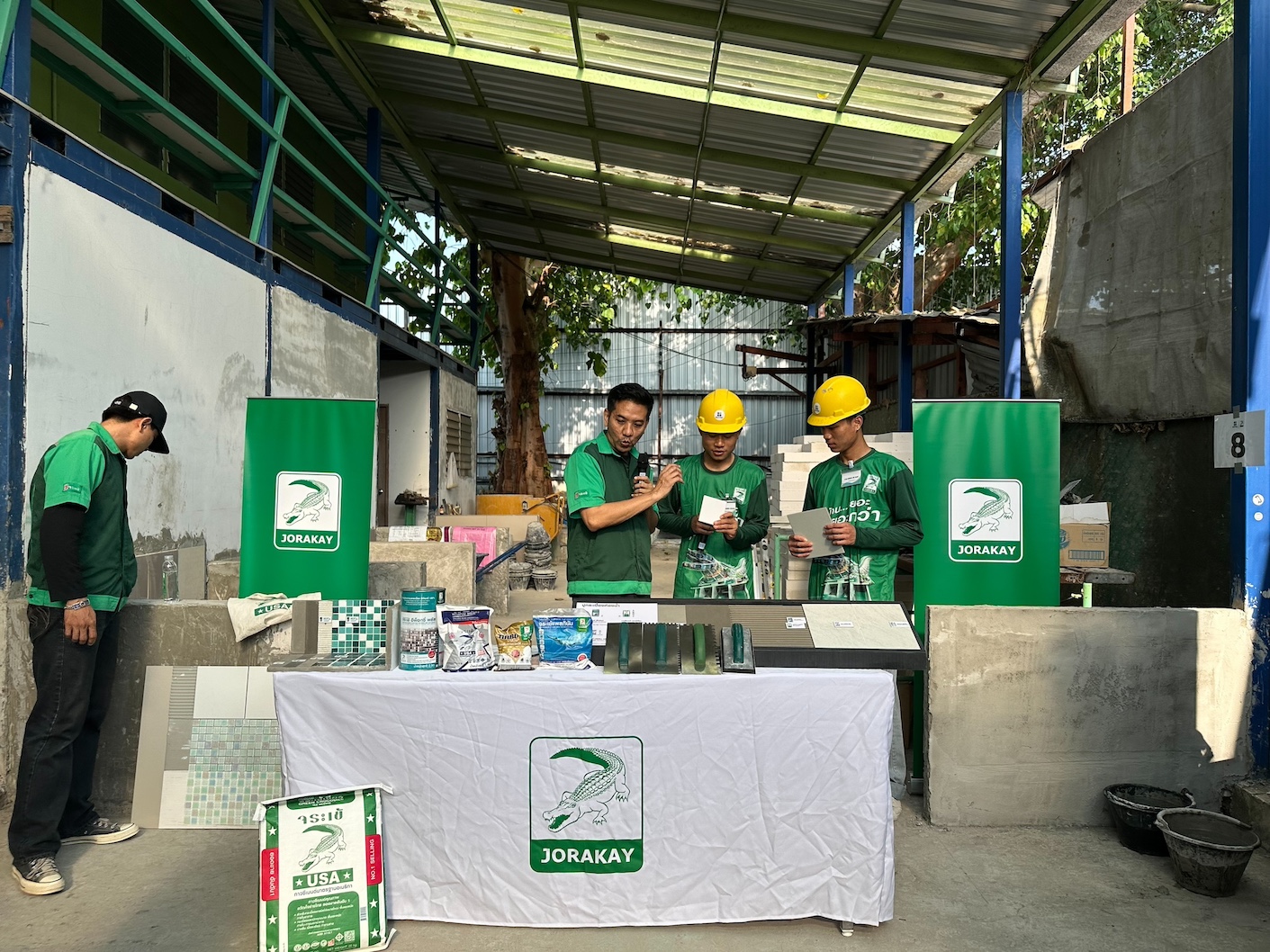 “จระเข้ คอร์ปอเรชั่น” ตัวจริงนวัตกรรมก่อสร้าง ผนึก “ซินเท็ค” จัดโครงการอบรม ช่างปูกระเบื้อง สานต่อภารกิจอัปสกิลช่างไทย มุ่งยกระดับวงการก่อสร้างไทยมาตรฐานสากล