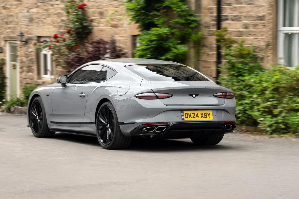 เบนท์ลีย์ มอเตอร์ส เปิดตัว Styling Specification ชุดแต่งคาร์บอนใหม่กับอีกระดับความโดดเด่นสไตล์สปอร์ตฉบับแกรนด์ทัวเรอร์นิวเจน