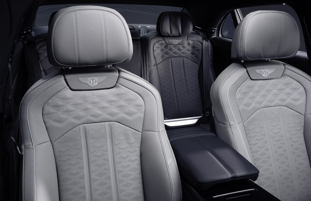 เบนท์ลีย์ แบงค็อก เผยภาพ ‘ombré By Mulliner’ คอลเลกชันแรกกับการผสมผสาน 3 คู่สีพิเศษ พร้อมปรับราคาออปชัน รับภาษีใหม่