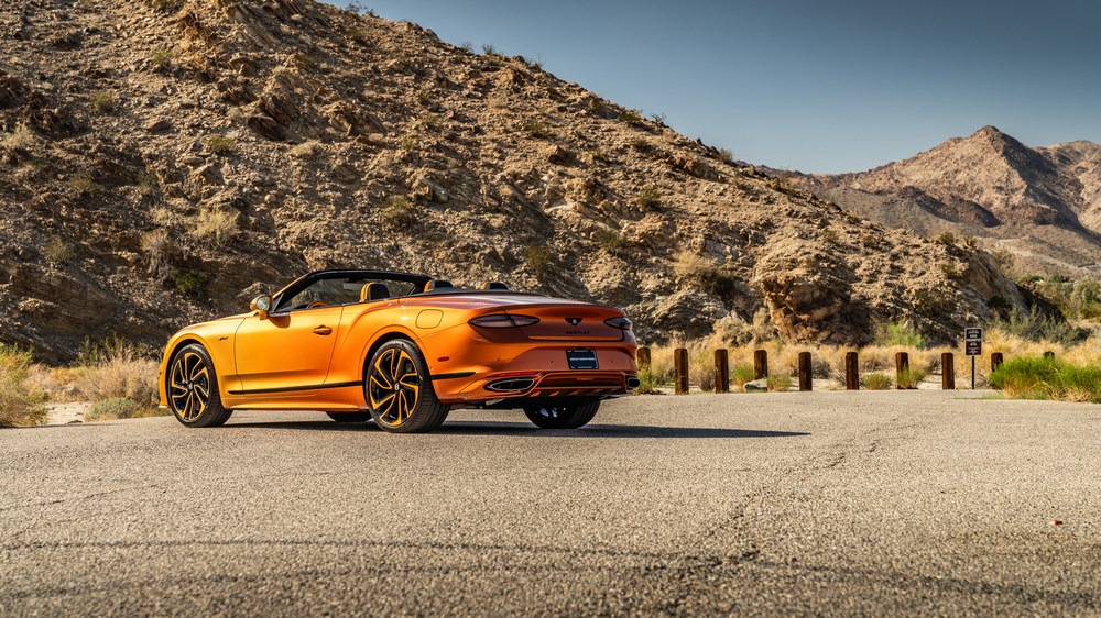 เบนท์ลีย์ แบงค็อก เผยภาพ ‘ombré By Mulliner’ คอลเลกชันแรกกับการผสมผสาน 3 คู่สีพิเศษ พร้อมปรับราคาออปชัน รับภาษีใหม่