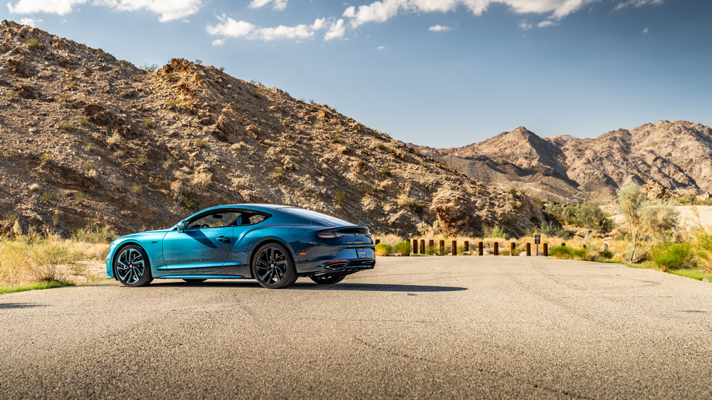 เบนท์ลีย์ แบงค็อก เผยภาพ ‘ombré By Mulliner’ คอลเลกชันแรกกับการผสมผสาน 3 คู่สีพิเศษ พร้อมปรับราคาออปชัน รับภาษีใหม่